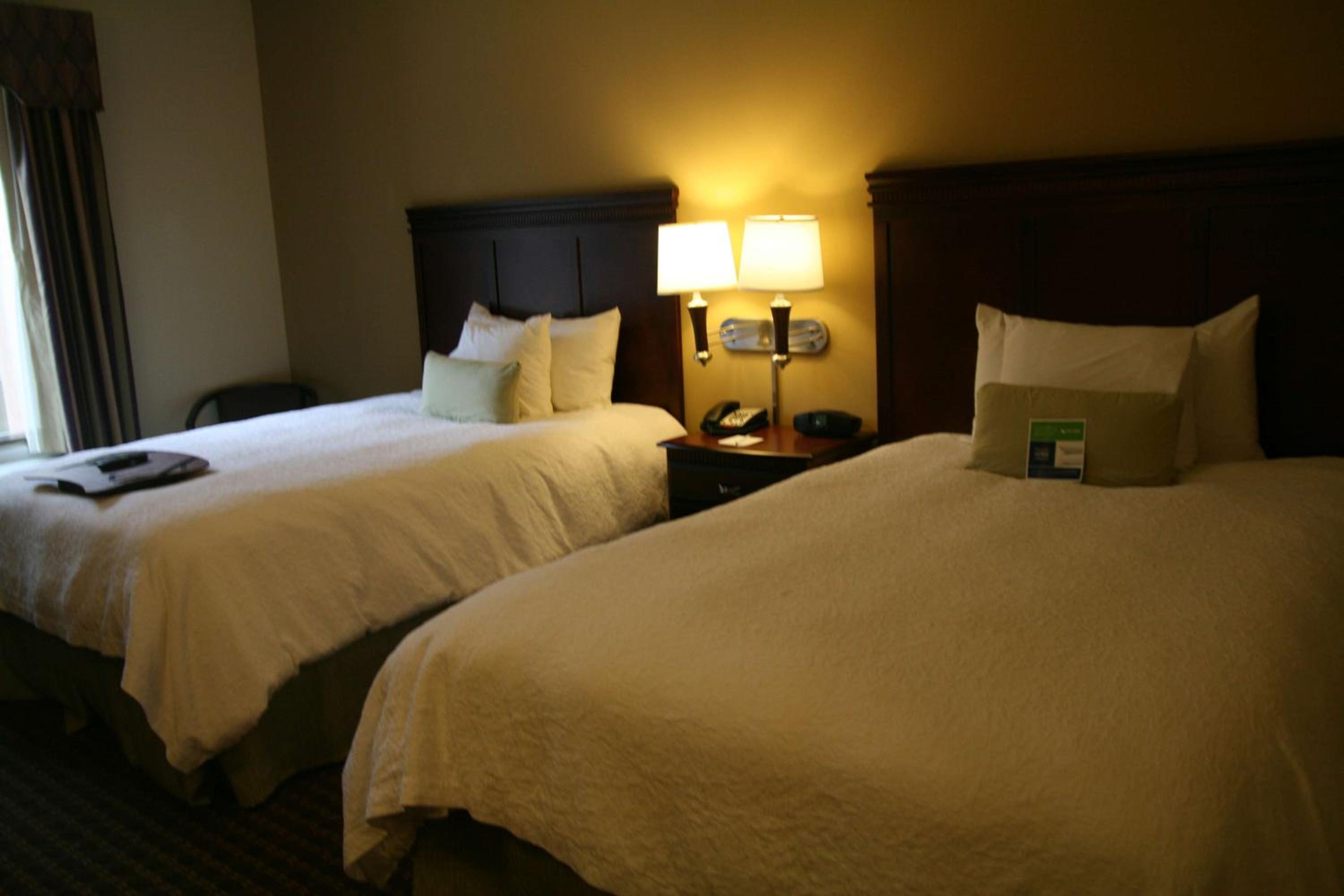 Queen Room With Two Queen Beds - Mobility And Hearing Access/Non-Smoking