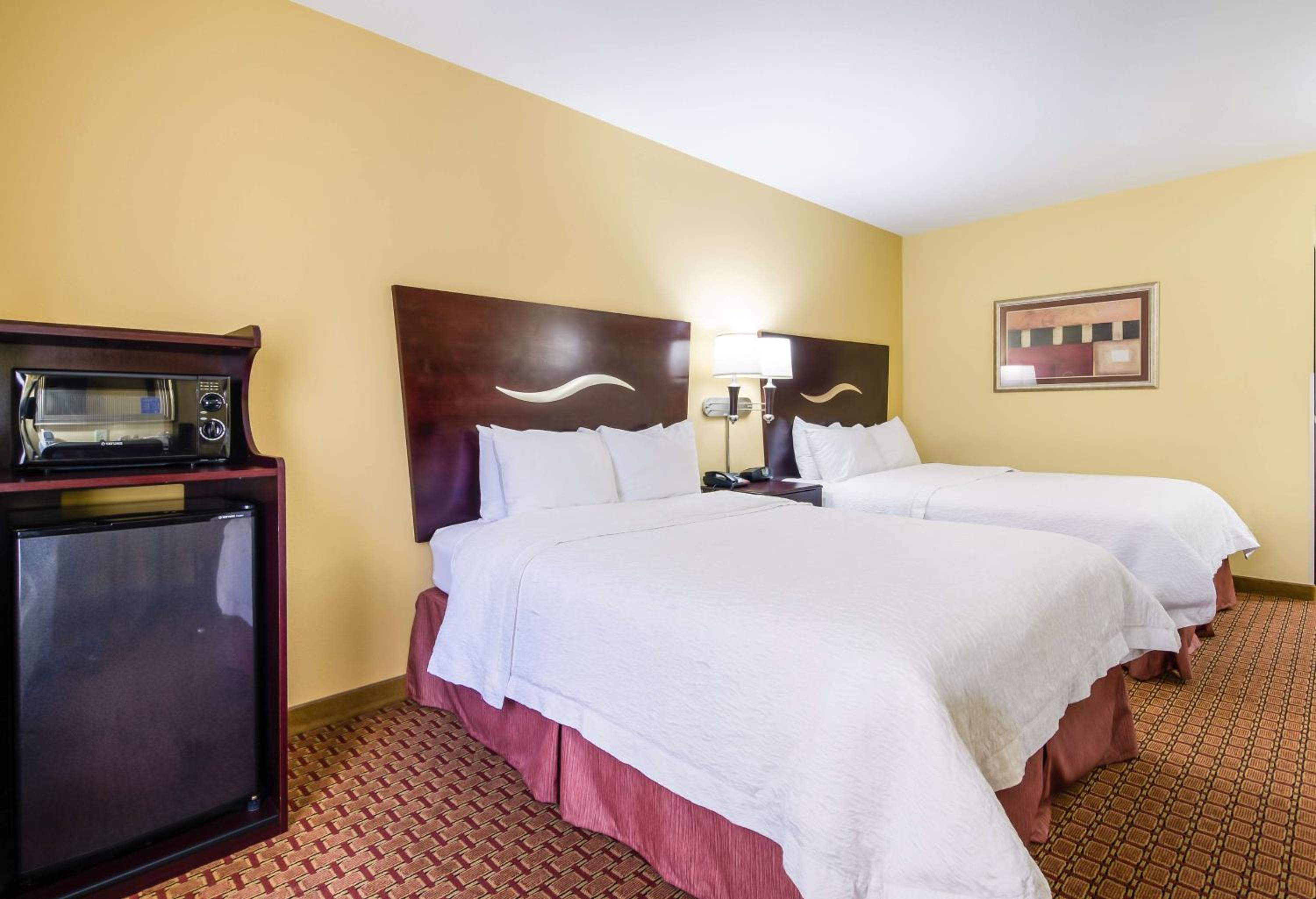 Room with Two Queen Beds - Non-Smoking - Photo 1