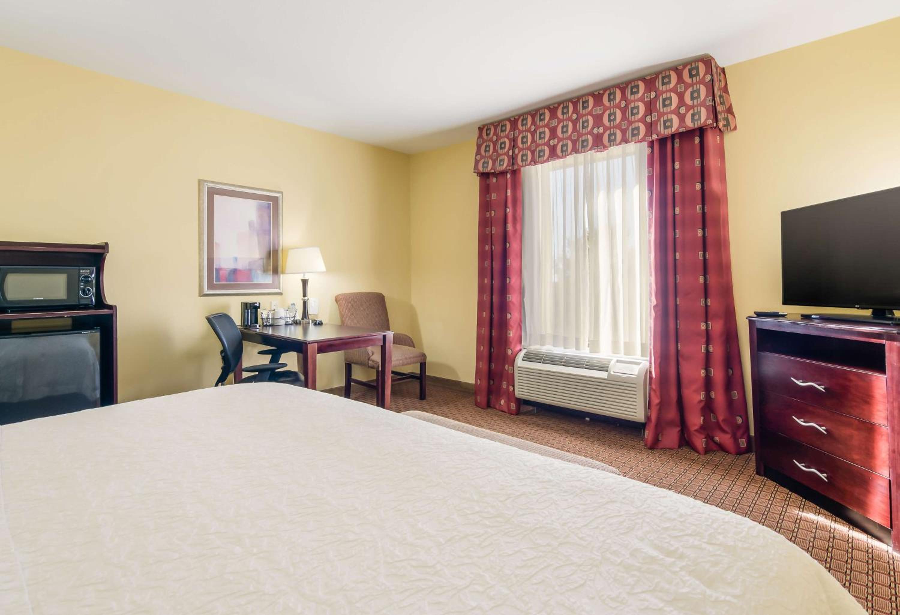 King Room with King Bed - Non-Smoking - Photo 1