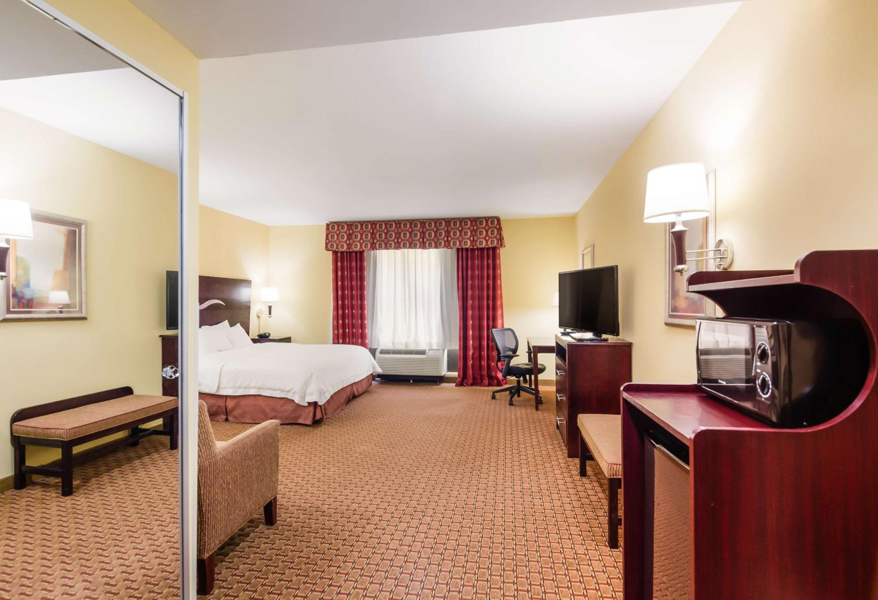 Room with Two Queen Beds - Non-Smoking - Photo 4
