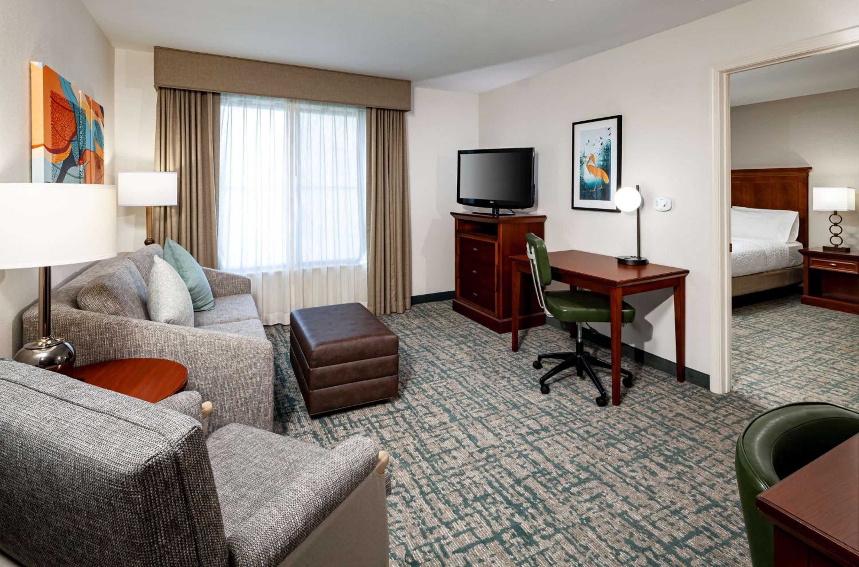 King Suite with Accessible Tub - Mobility and Hearing Access/Non-Smoking