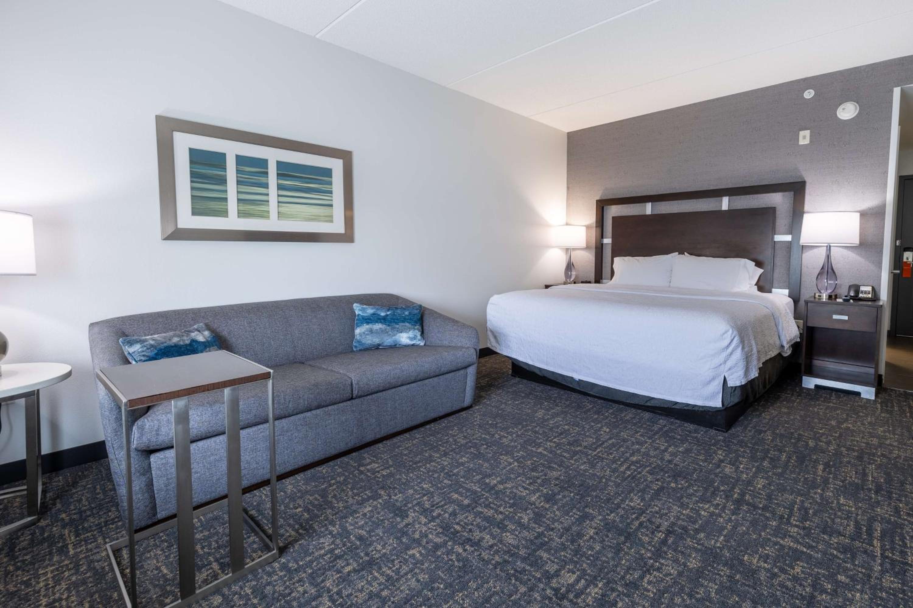 King Room with Sofa Bed - Non-Smoking - Photo 1