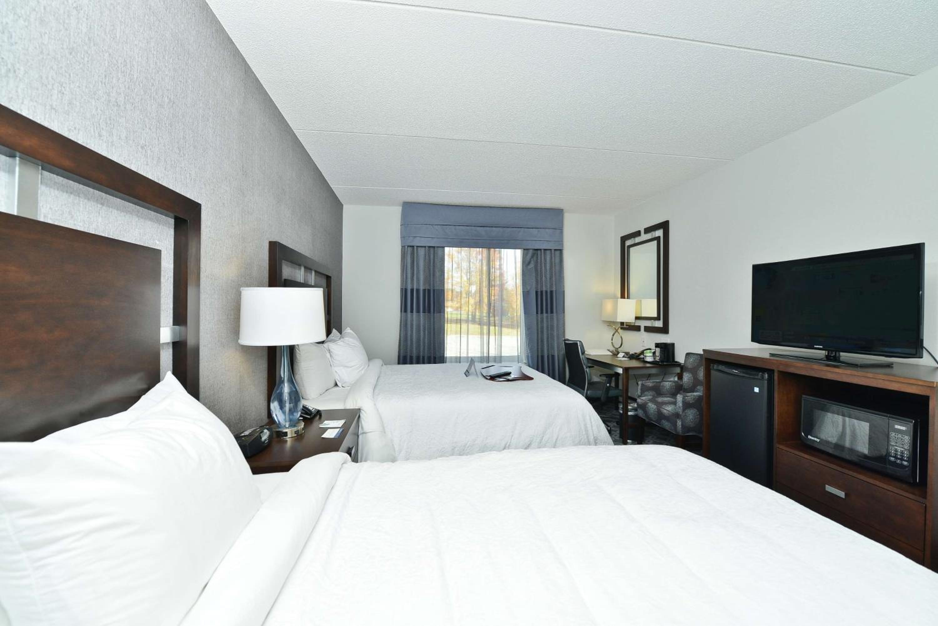 Room with Two Queen Beds - Non-Smoking - Photo 2