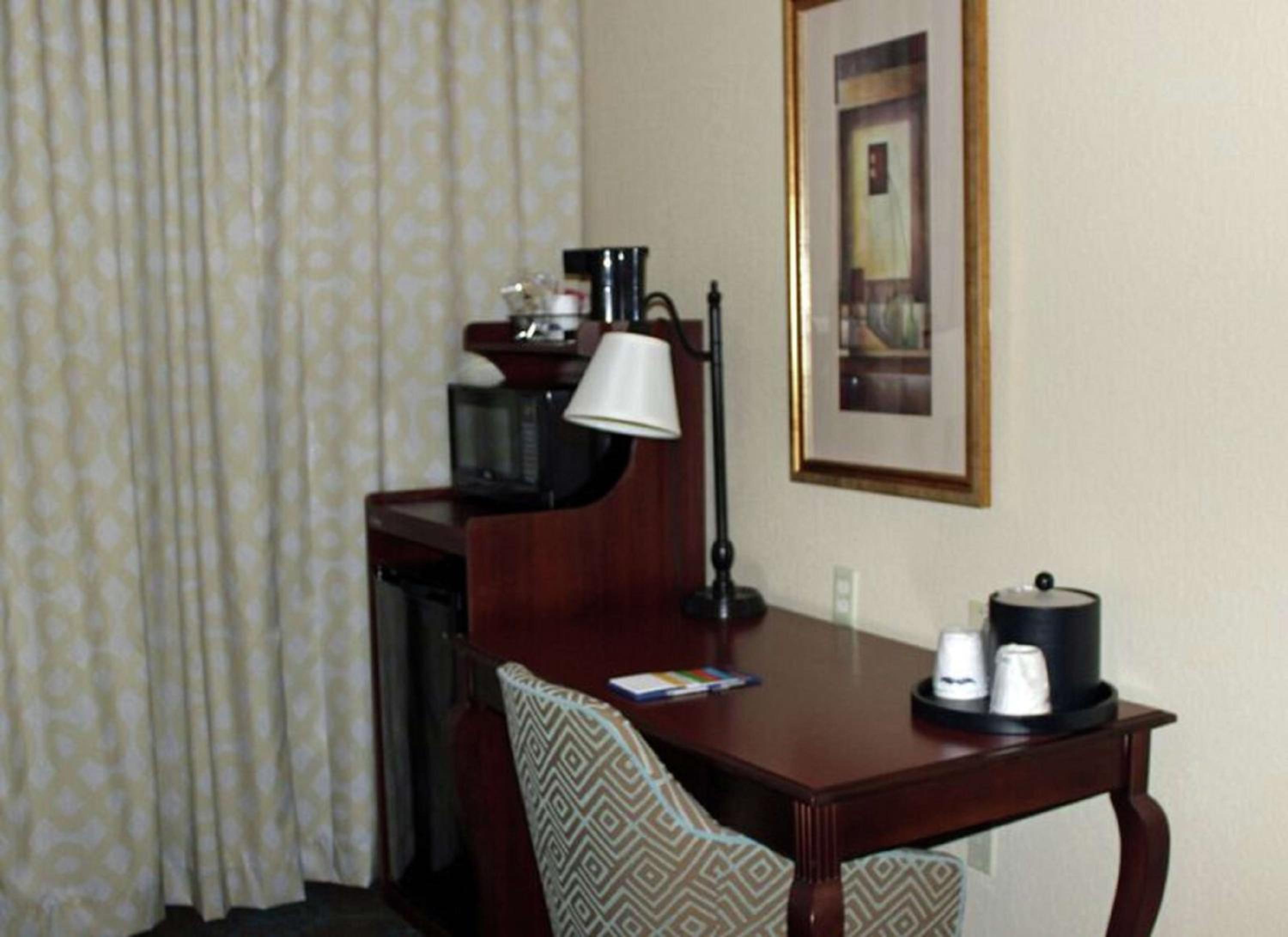 King Room with King Bed - Non-Smoking photo 2
