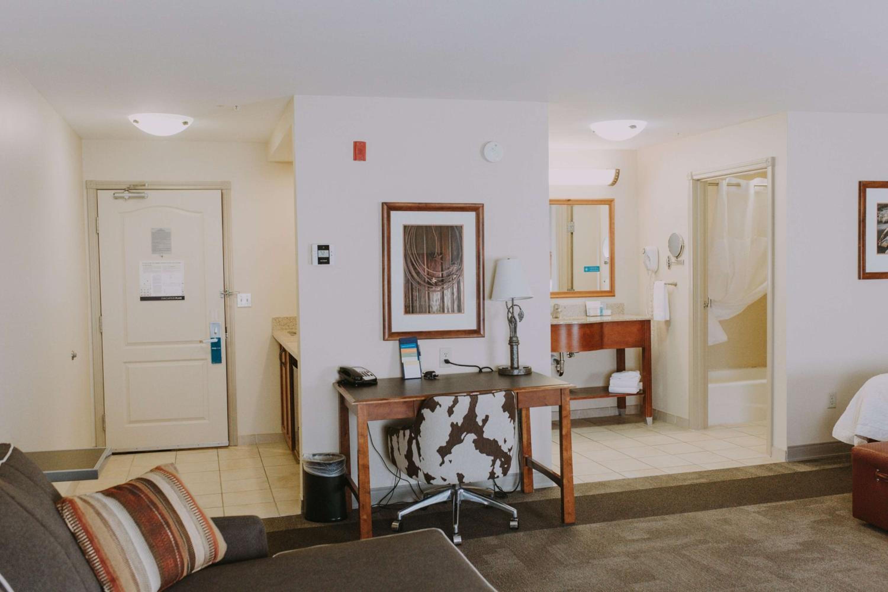 Queen Studio Suite with Two Queen Beds - Non-Smoking - Photo 1