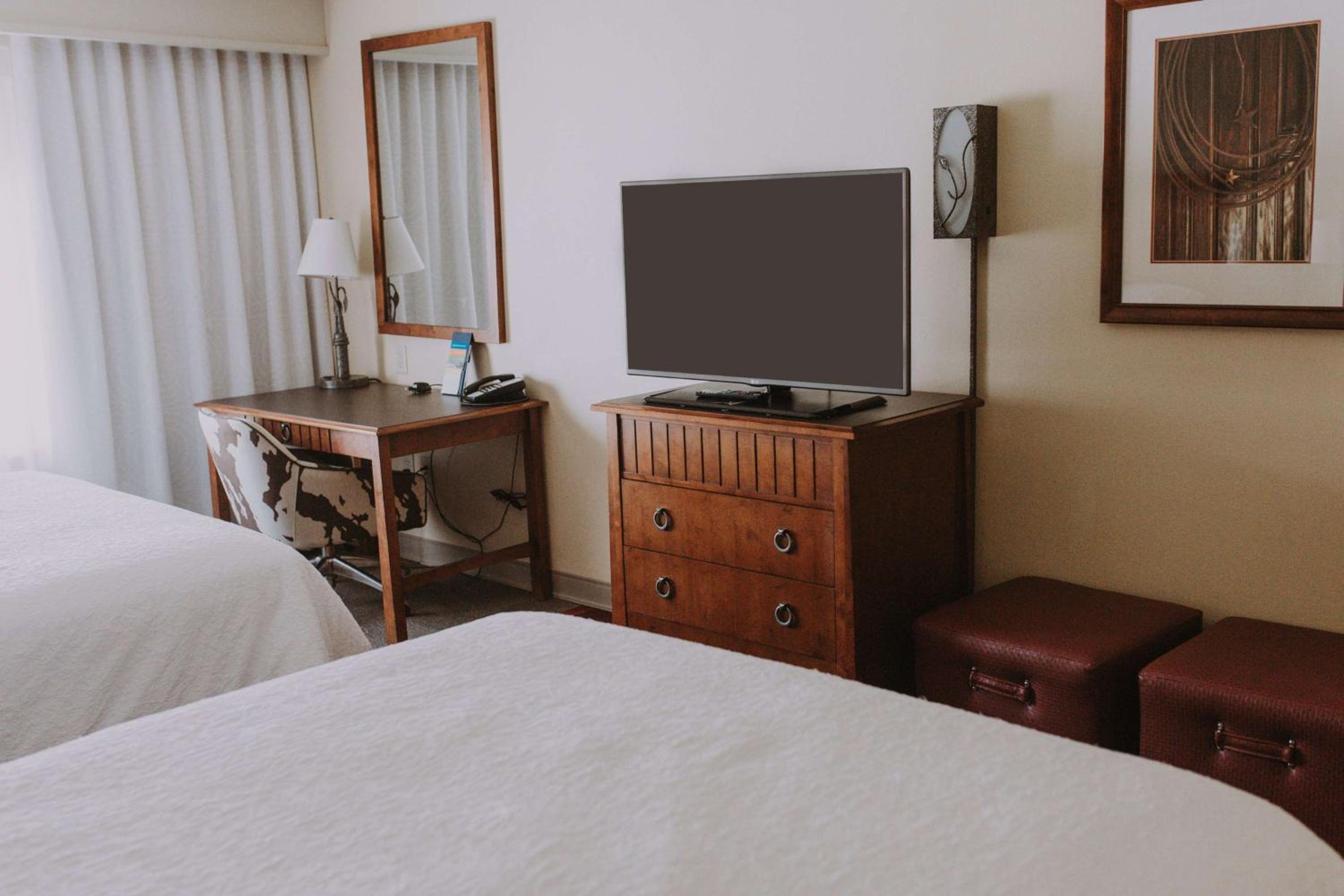 Room with Two Queen Beds - Non-Smoking - Photo 1