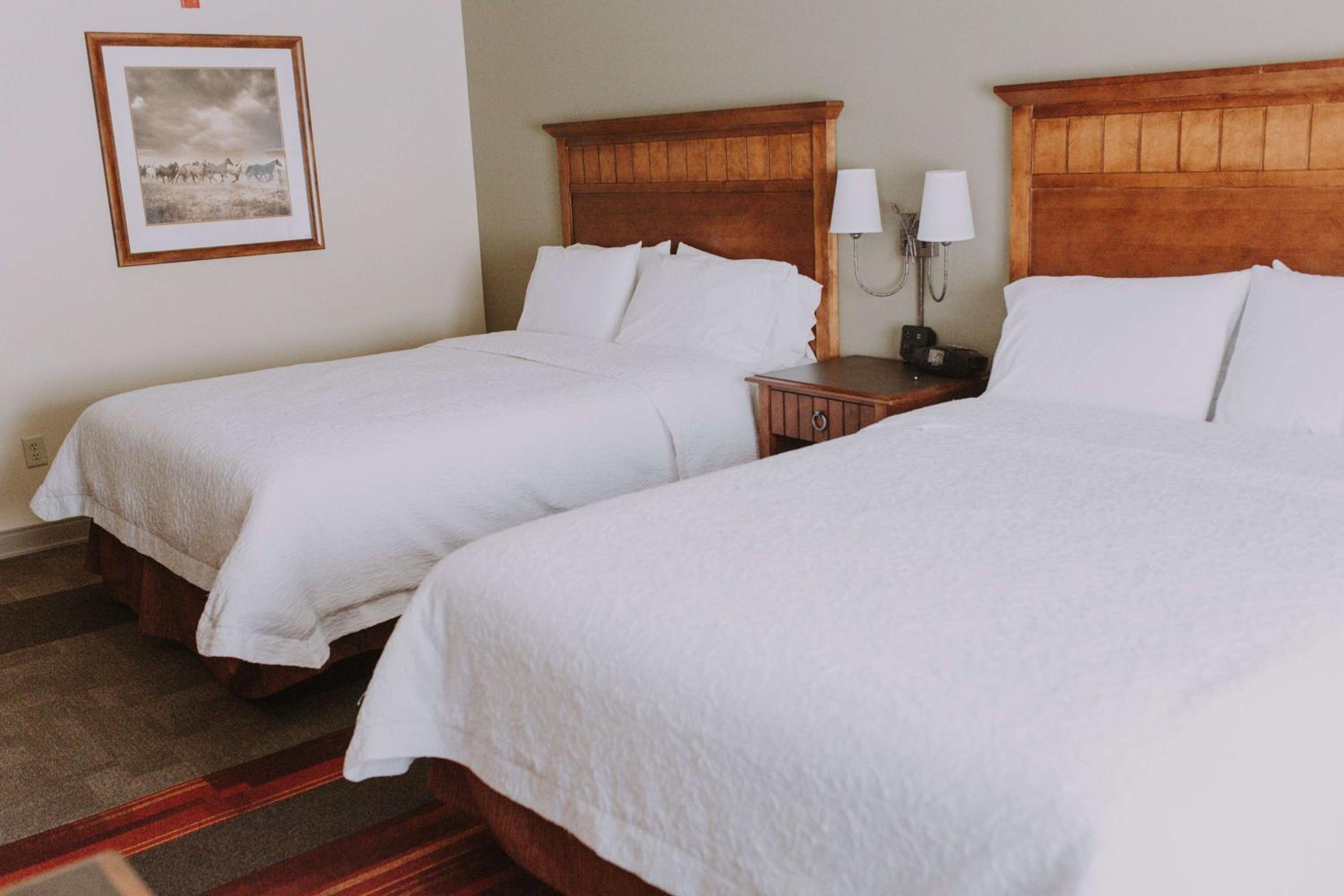 Room with Two Queen Beds - Non-Smoking - Photo 3