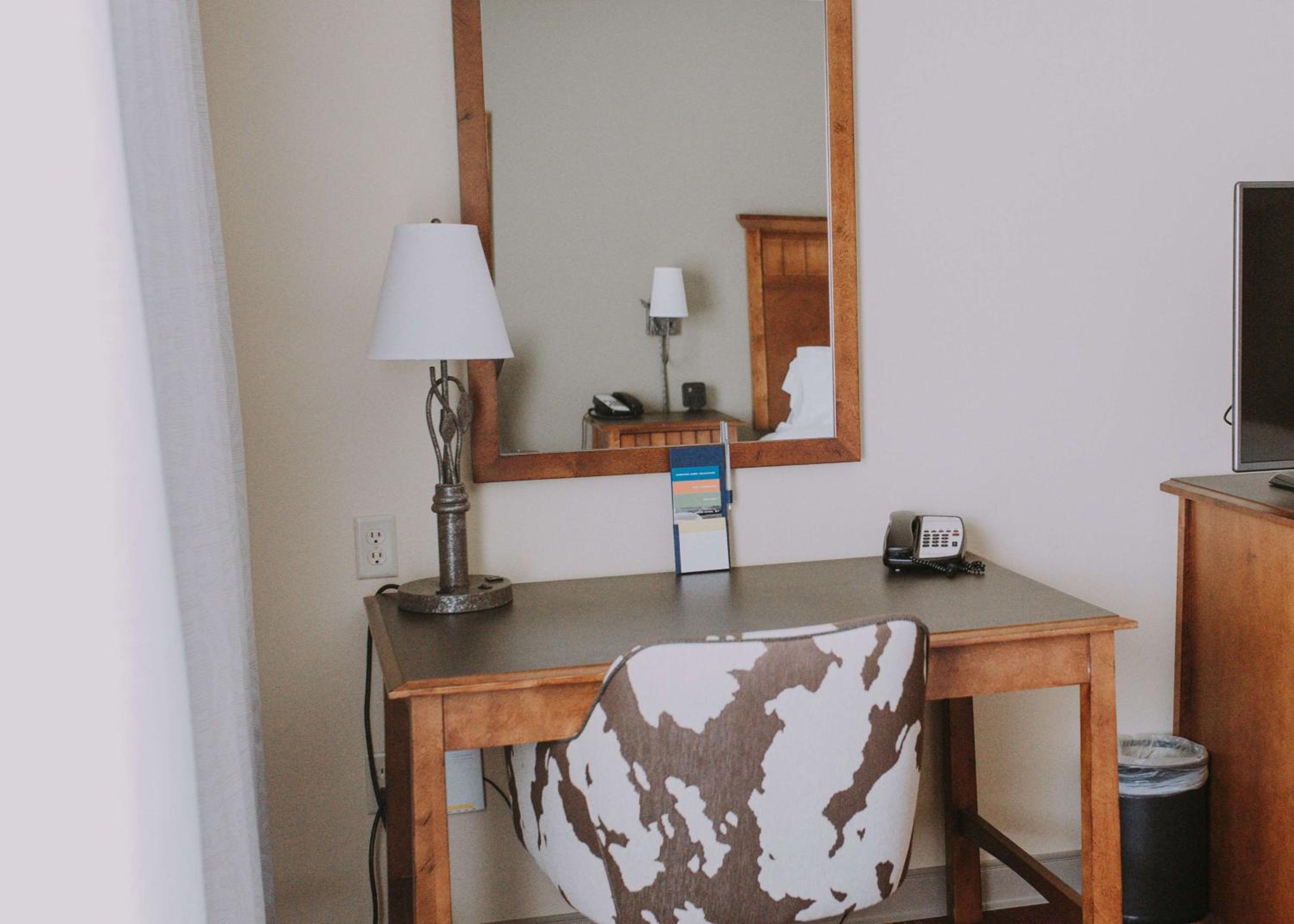 Room with Two Queen Beds - Non-Smoking - Photo 2