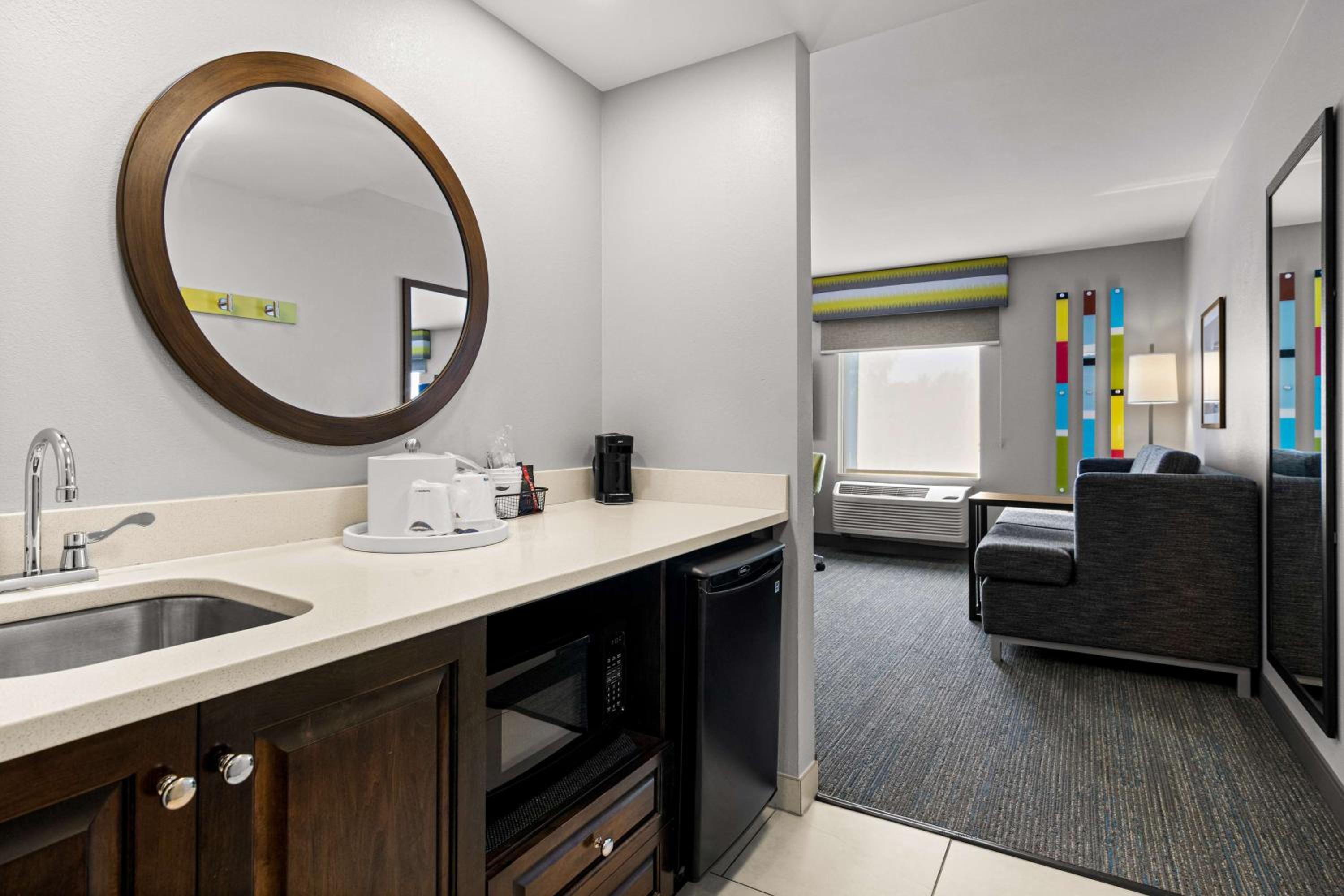 King Studio Suite with Sofa Bed - Hearing Access/Non-Smoking