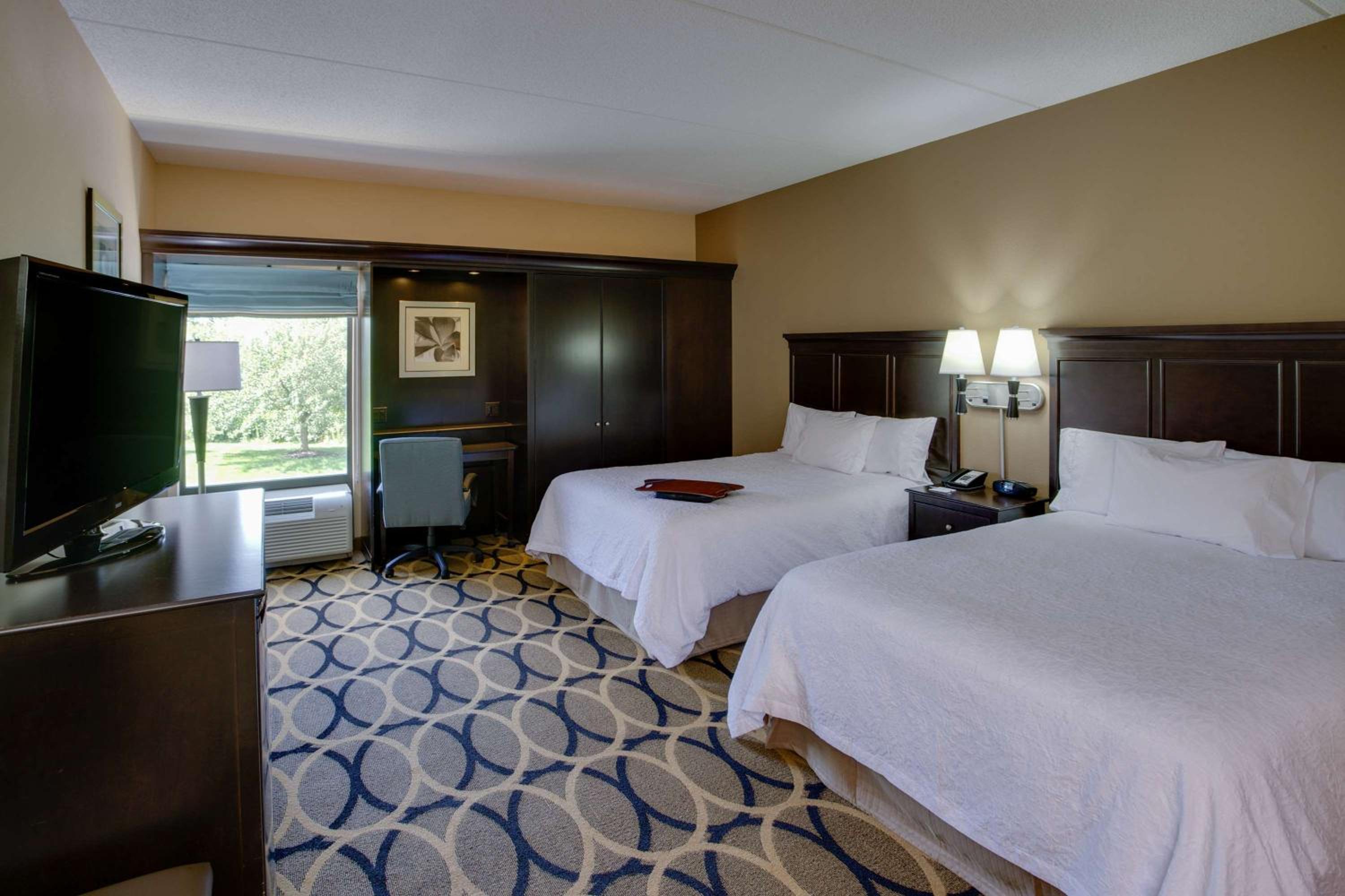 Room with Two Queen Beds - Non-Smoking - Photo 1