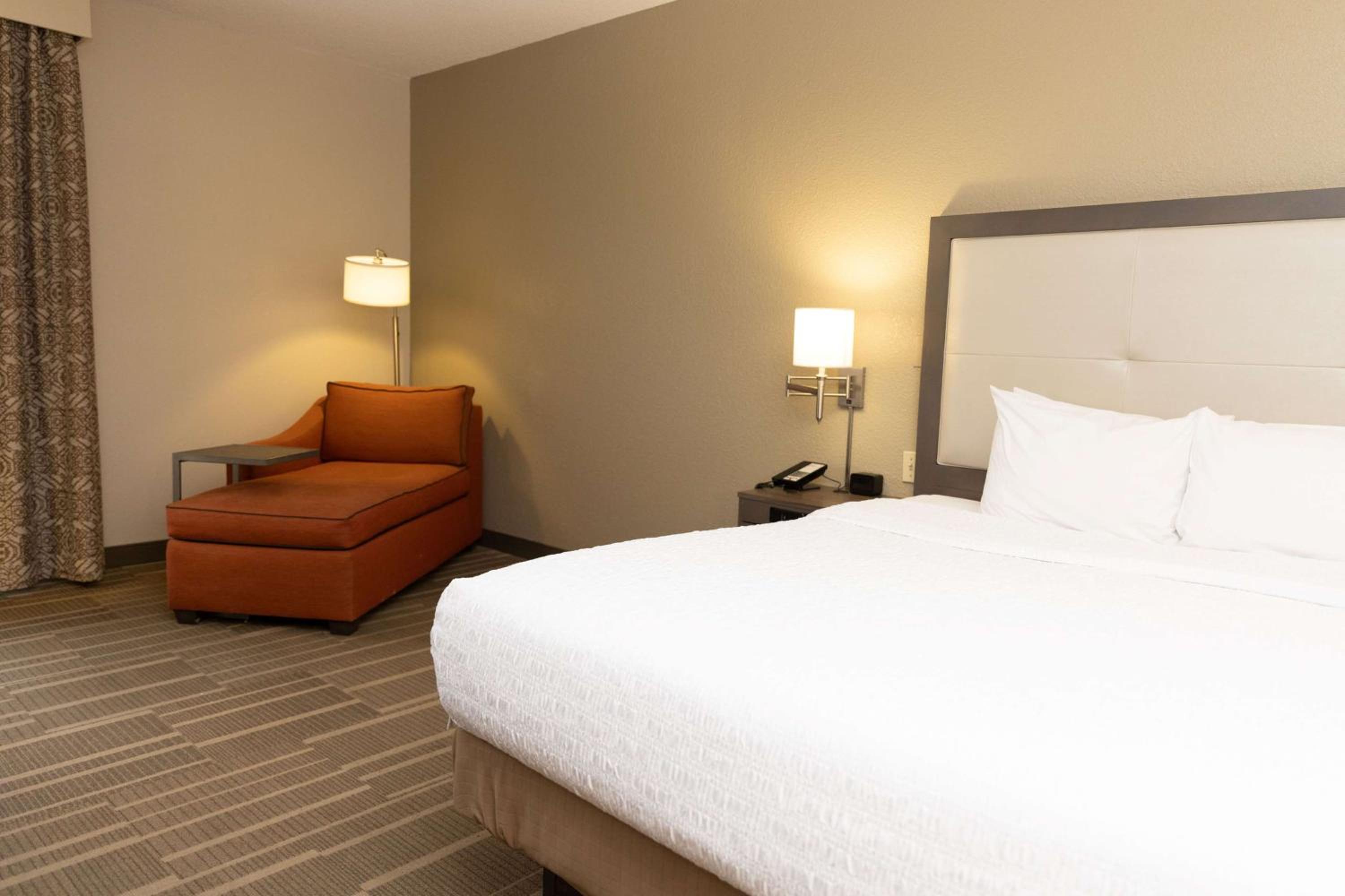 King Room with King Bed - Non-Smoking