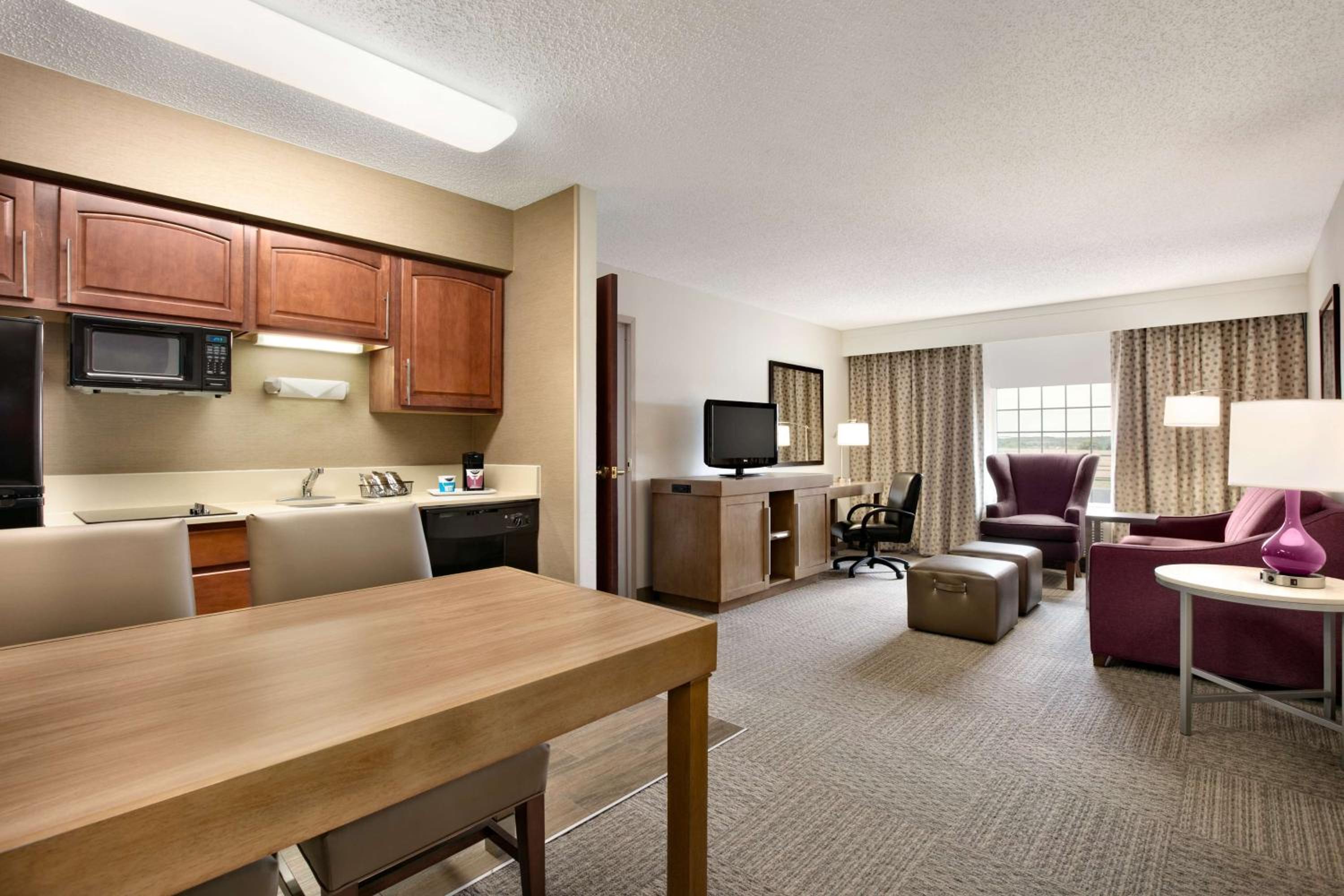 One-Bedroom King Suite with Kitchen - Non-Smoking - Photo 1