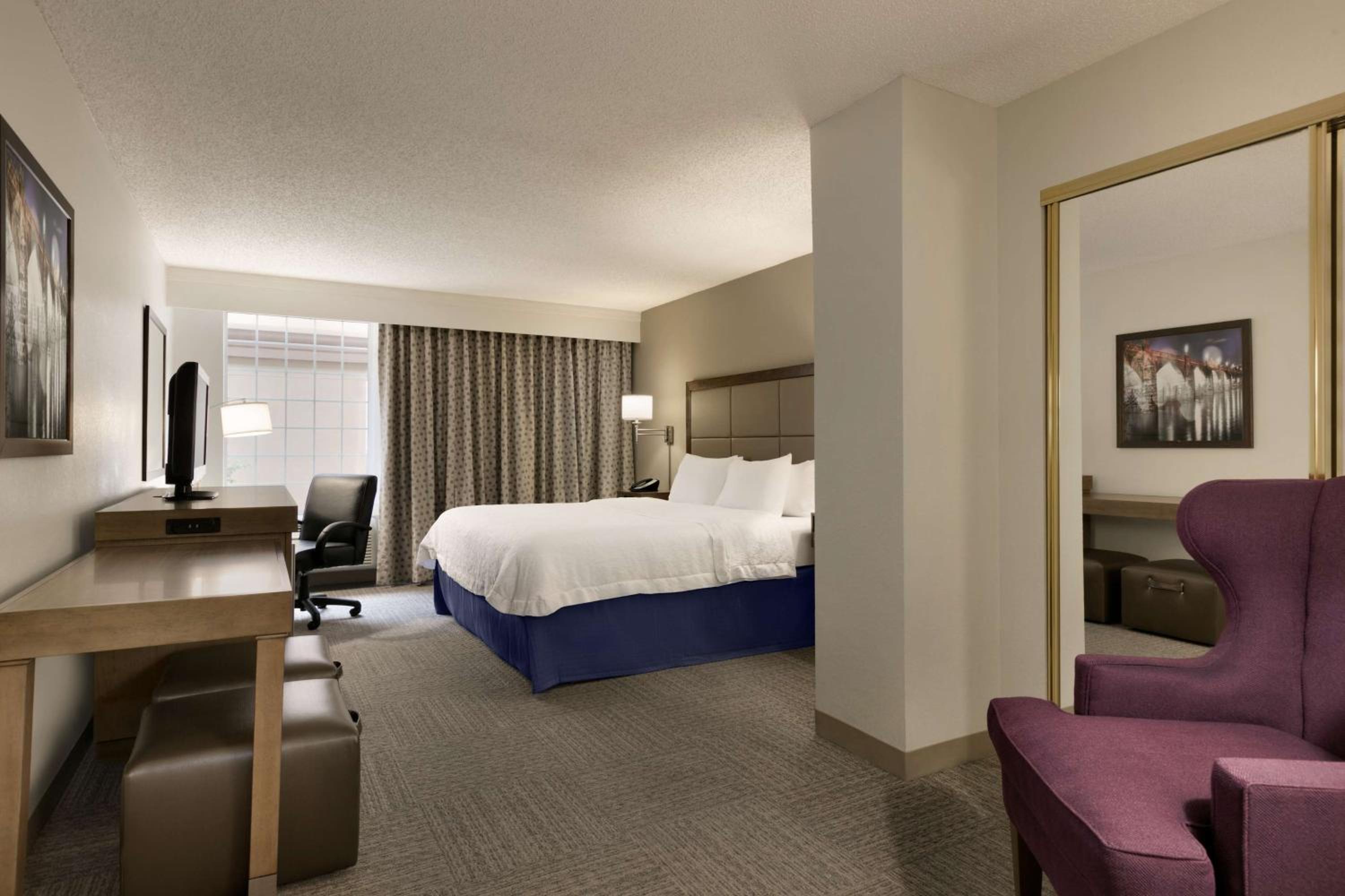 King Room with King Bed - Non-Smoking - Photo 1