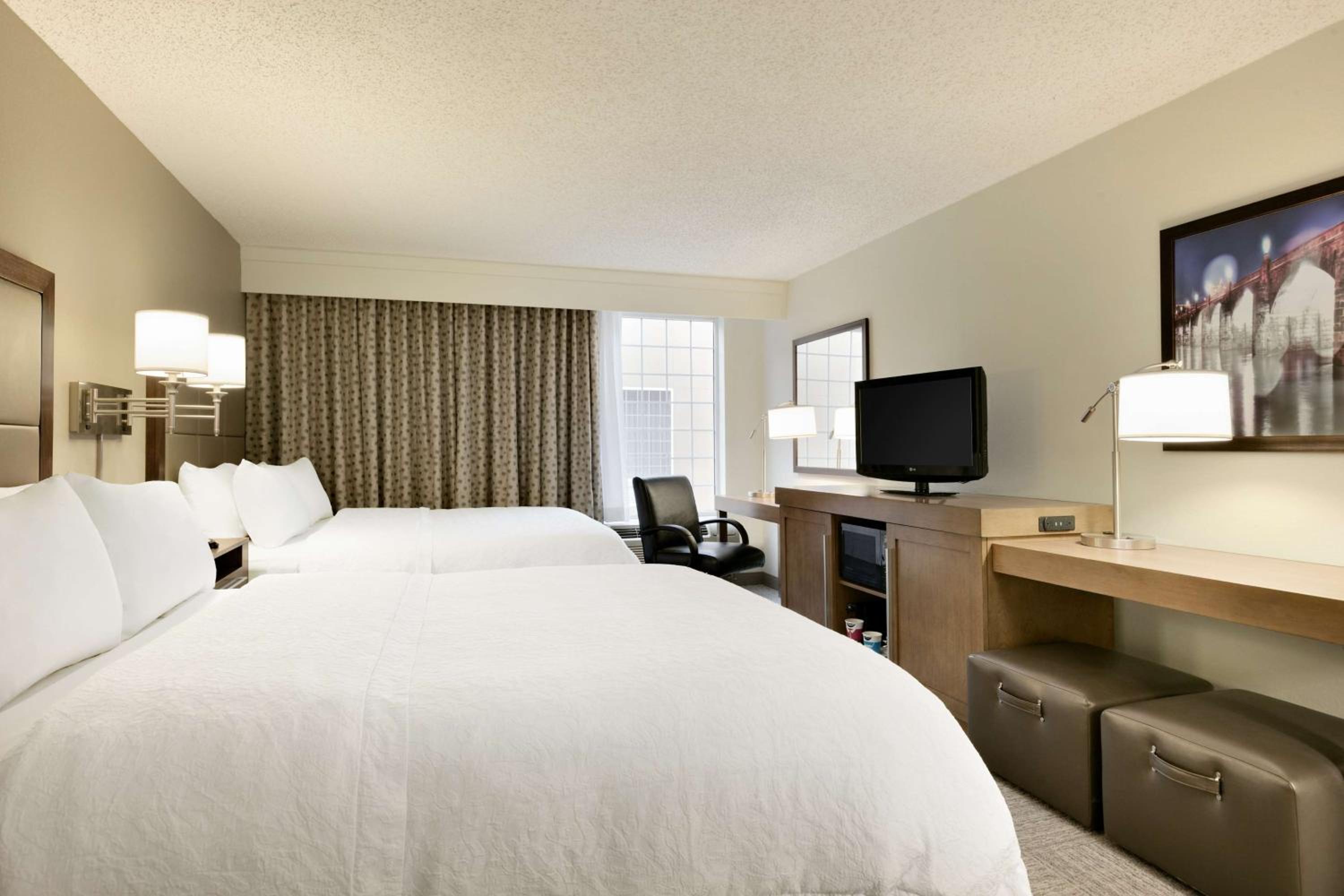 Room with Two Queen Beds - Non-Smoking - Photo 3