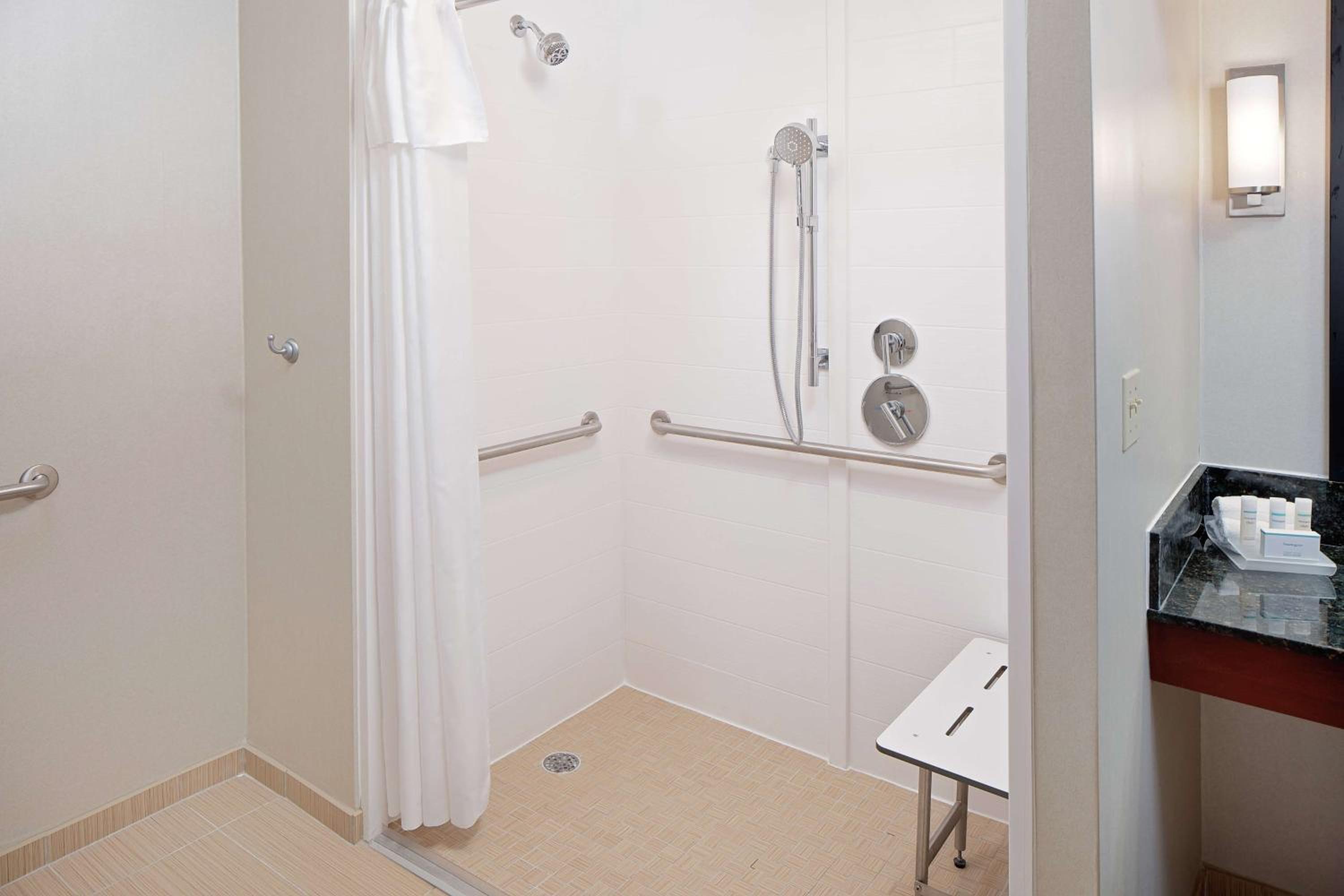Suite with Two Double Beds - Mobility/Hearing Accessible - Photo 2