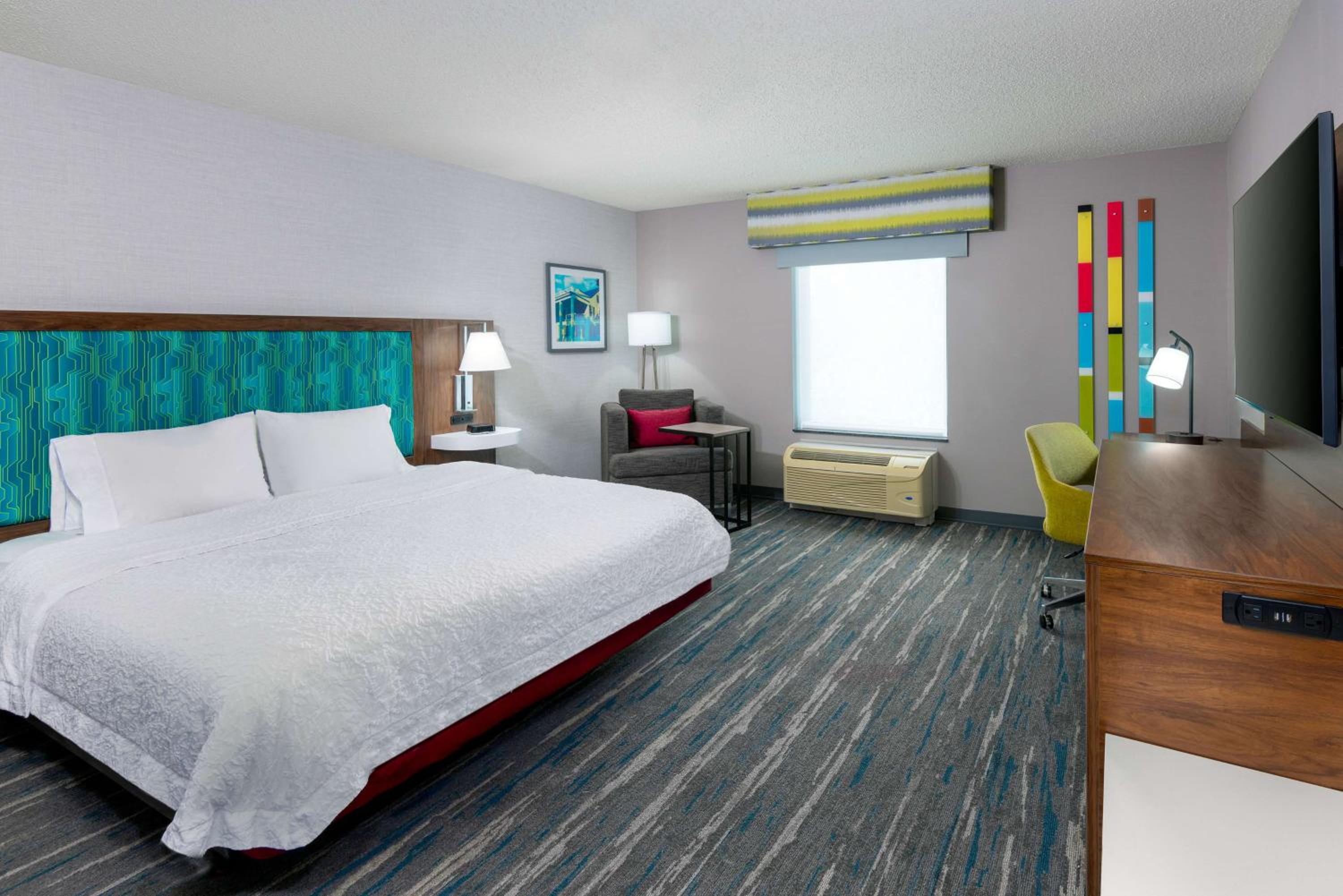 King Room with Accessible Tub - Mobility and Hearing Access/Non-Smoking