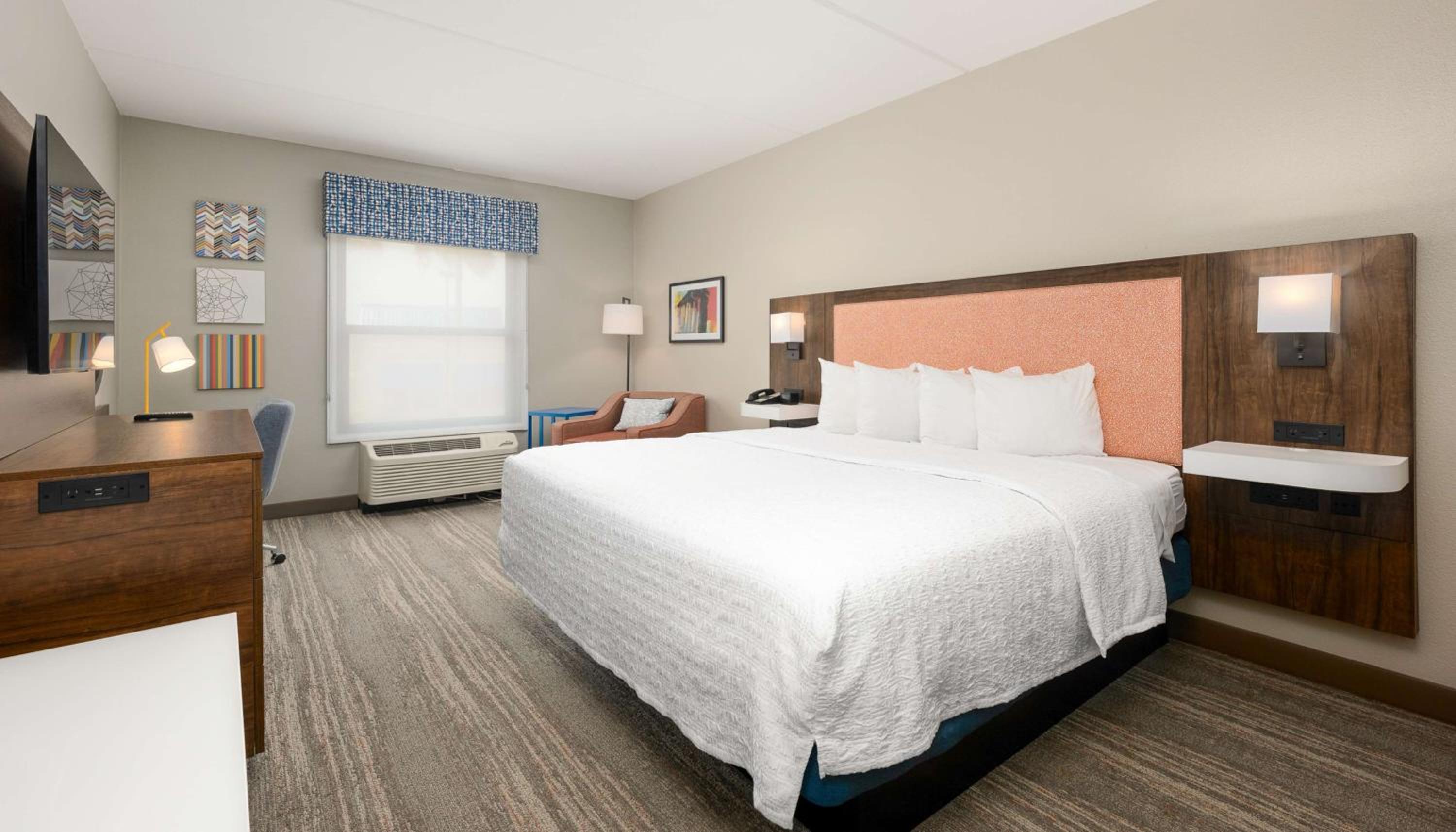 King Room with King Bed - Non-Smoking - Photo 1