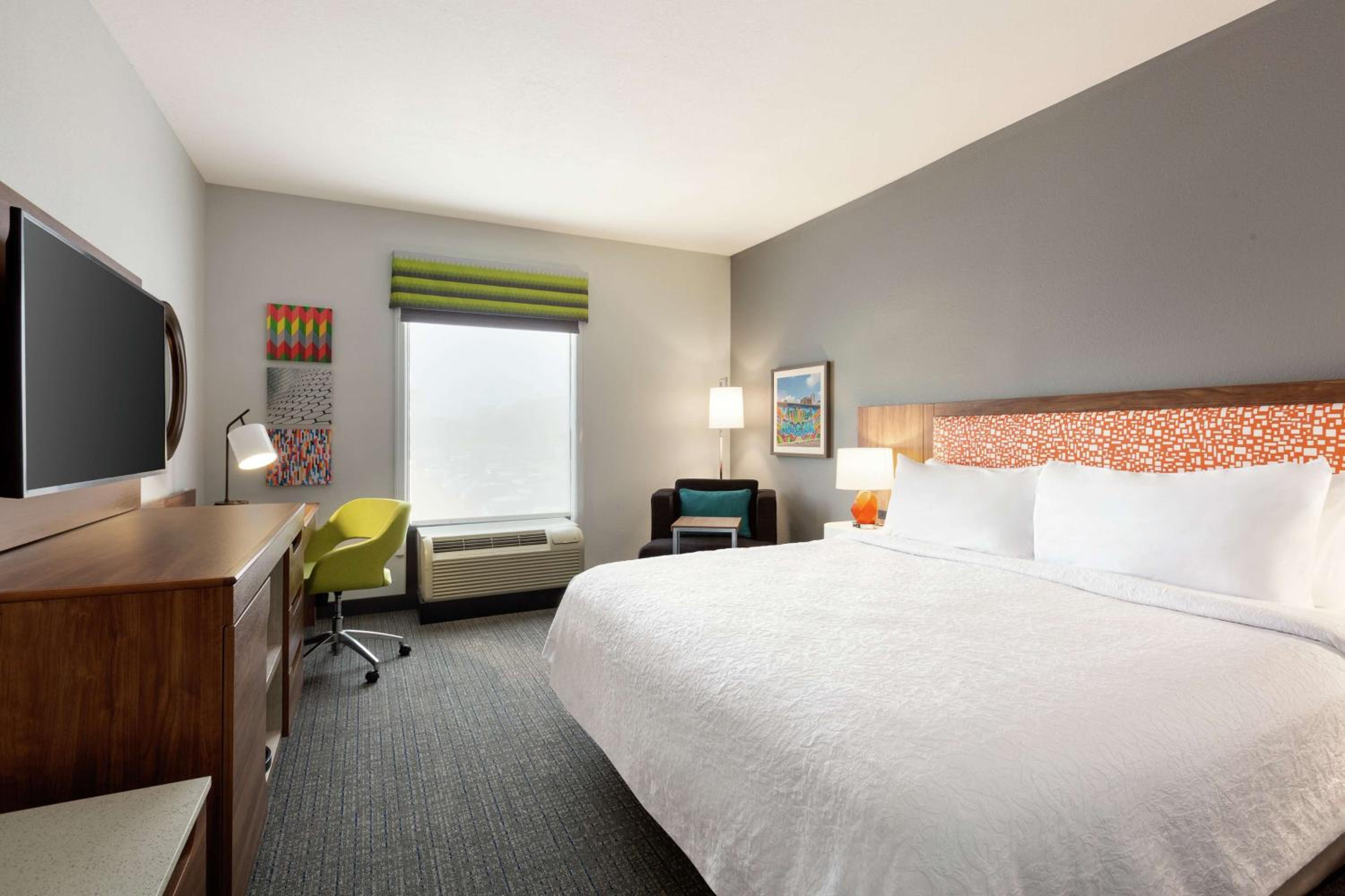 Deluxe King Room - Non-Smoking - Photo 1