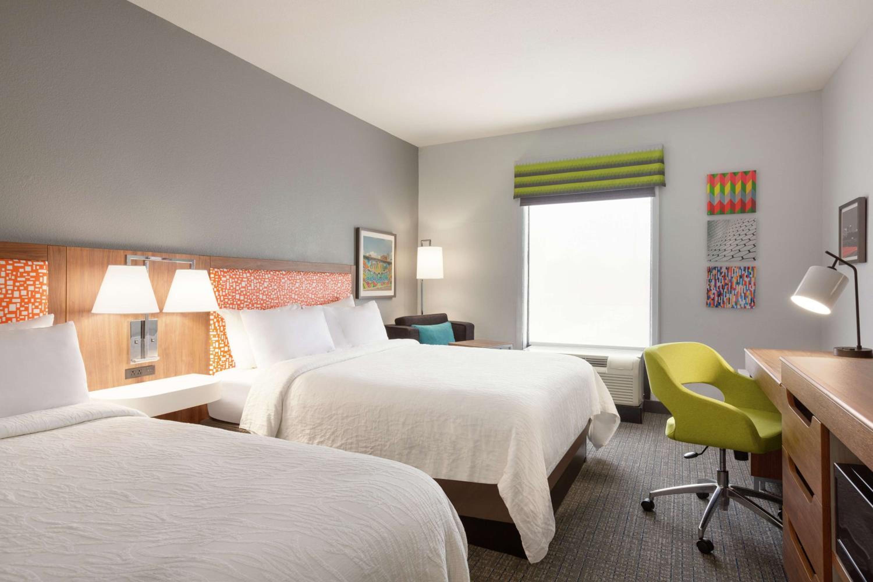 Room with Two Queen Beds - Non-Smoking - Photo 4