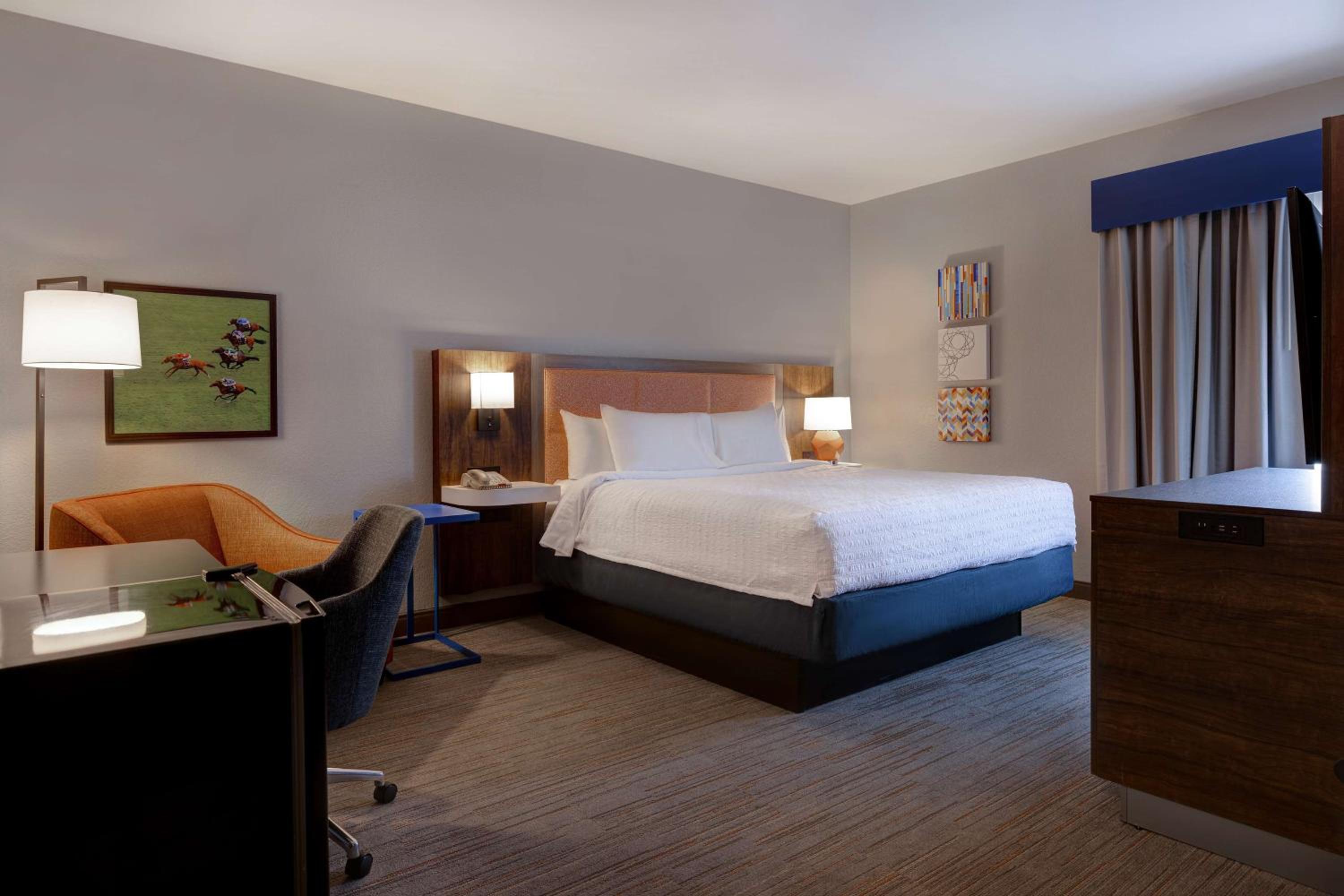 Deluxe King Room with Whirpool - Non-Smoking - Photo 1