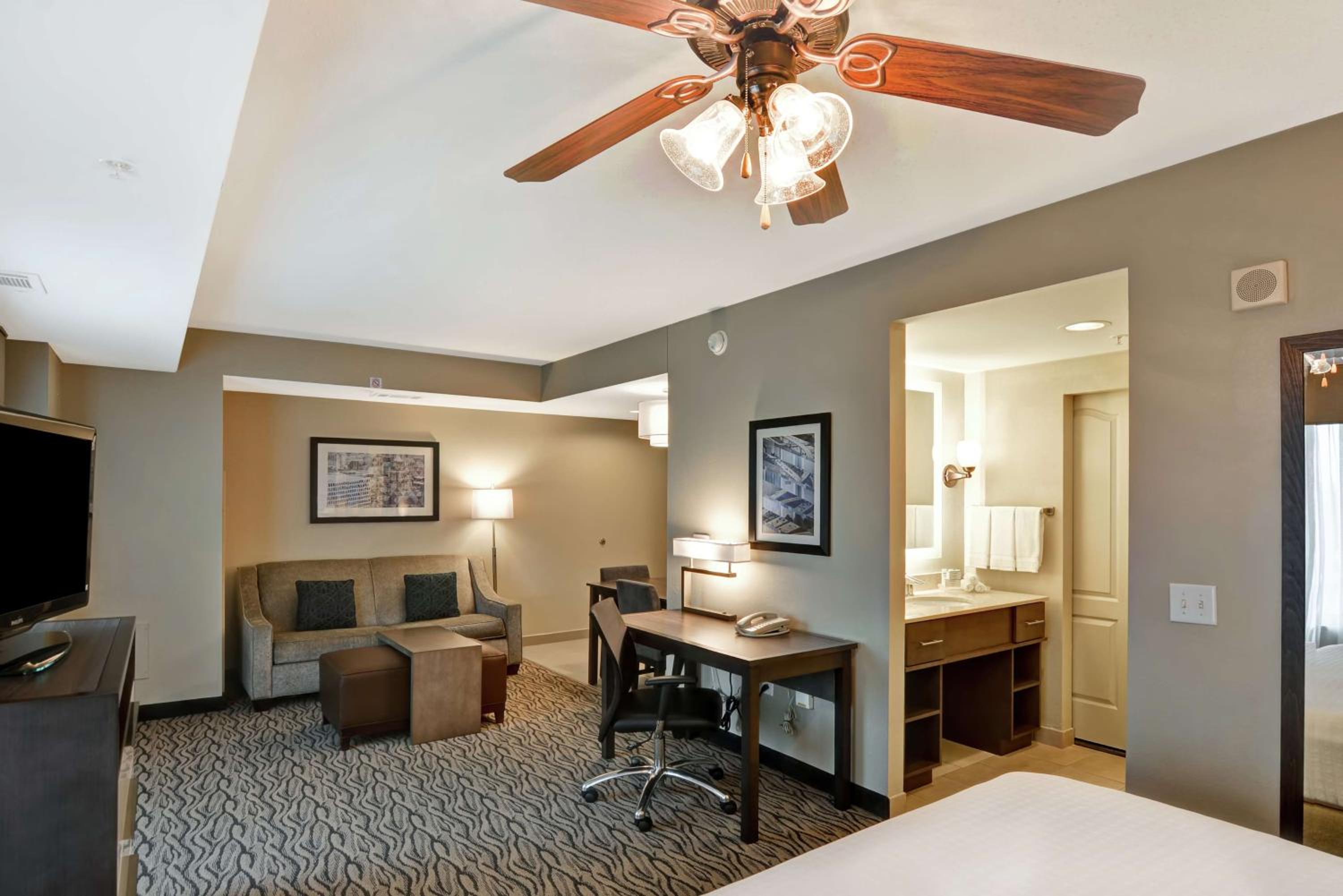 King Studio Suite - Non-Smoking - Photo 3