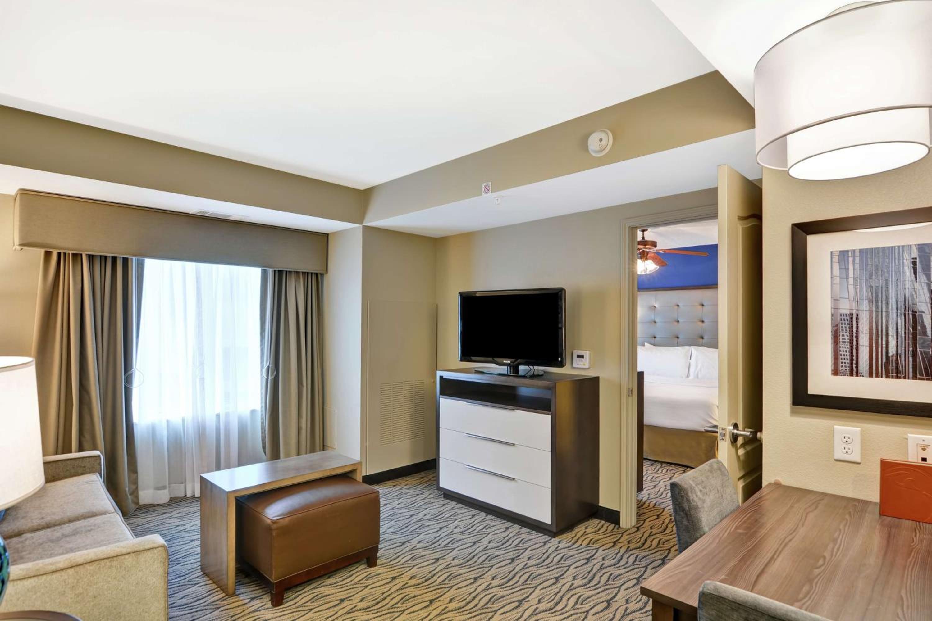 One-Bedroom King Suite - Non-Smoking - Photo 6