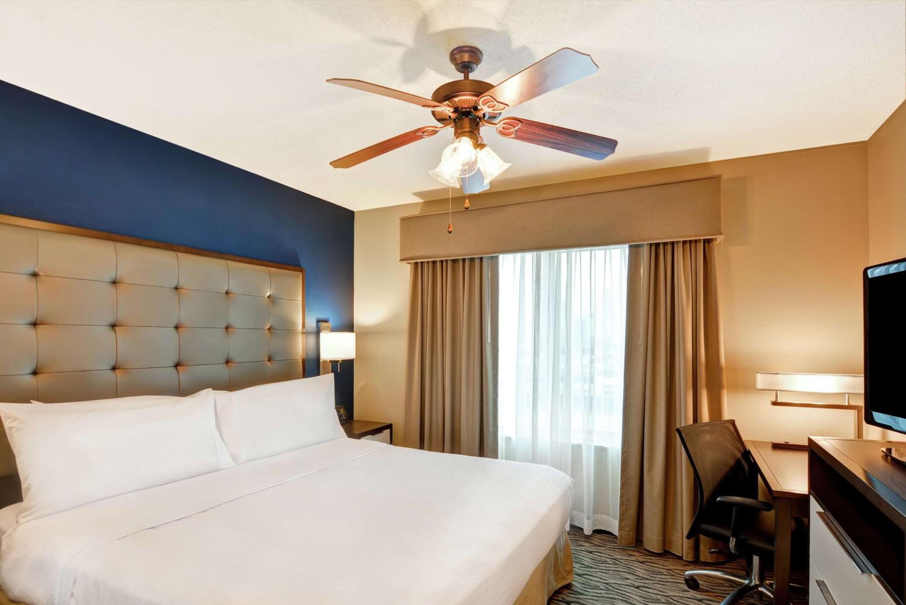 One-Bedroom King Suite - Non-Smoking - Photo 8
