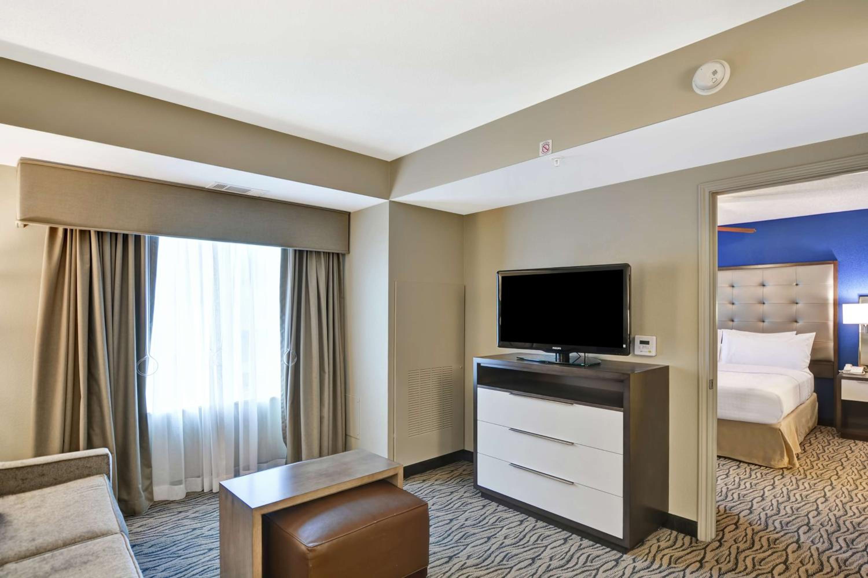 One-Bedroom King Suite - Non-Smoking - Photo 9