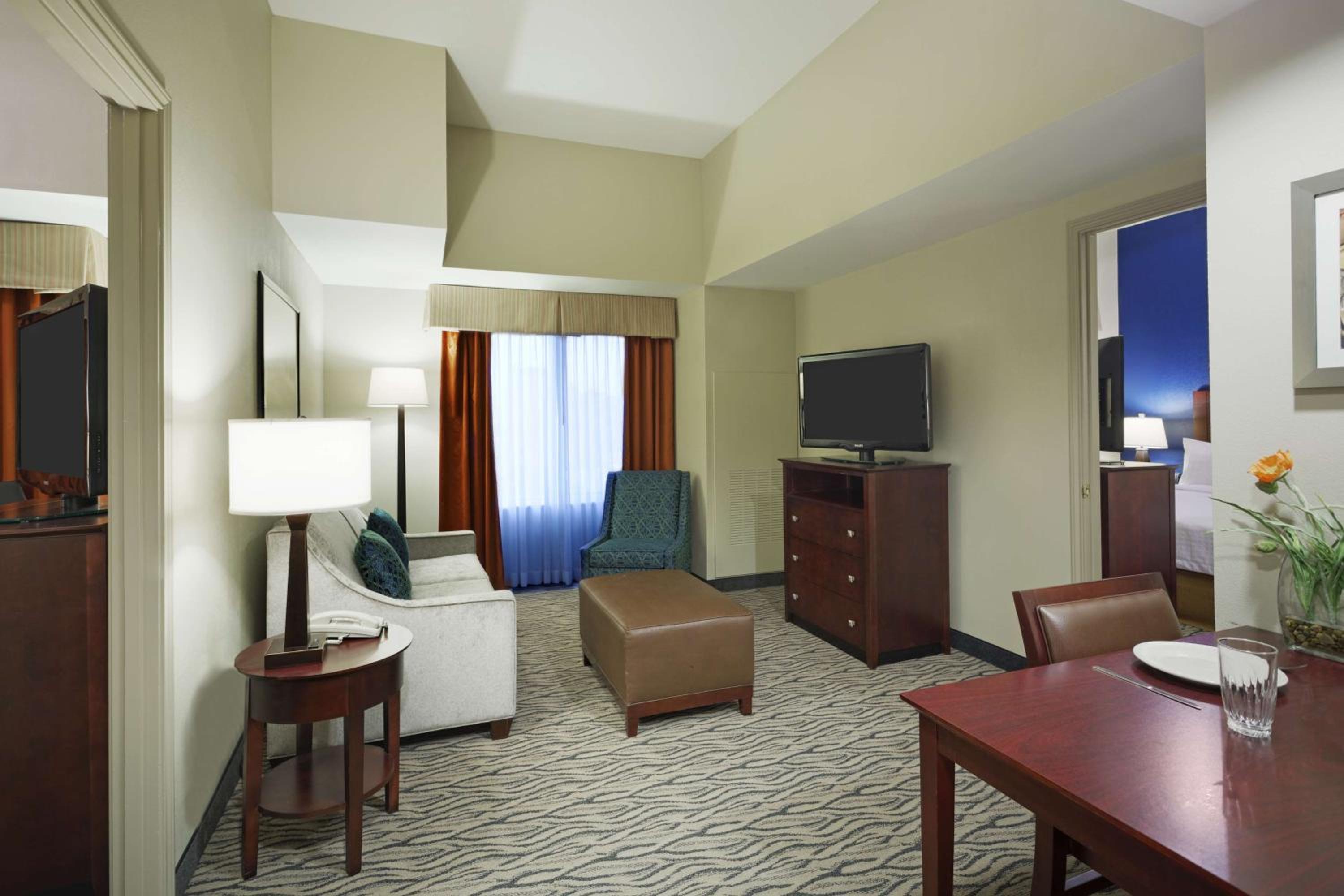 One-Bedroom King Suite - Non-Smoking - Photo 11