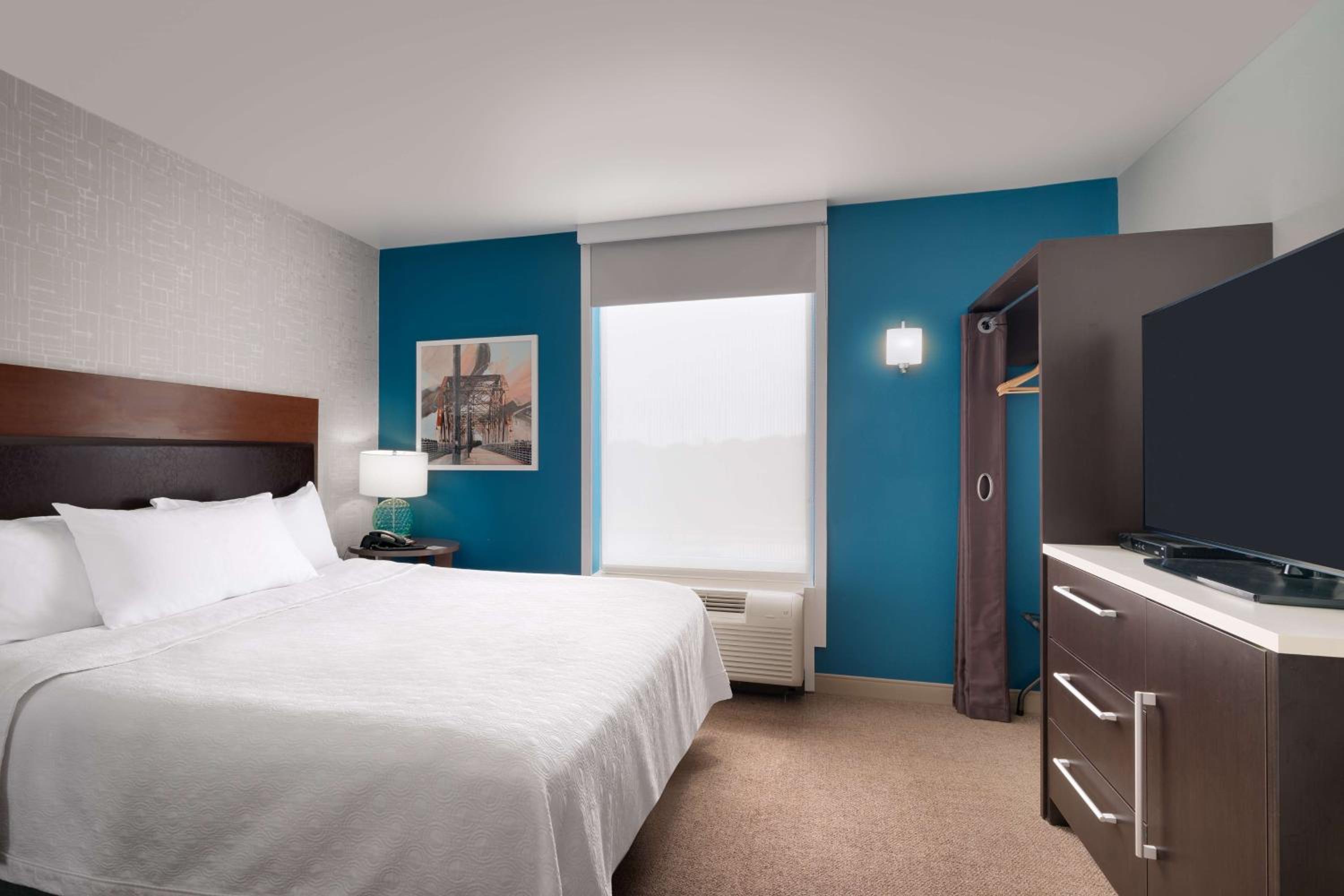 One-Bedroom King Suite - Non-Smoking photo 1