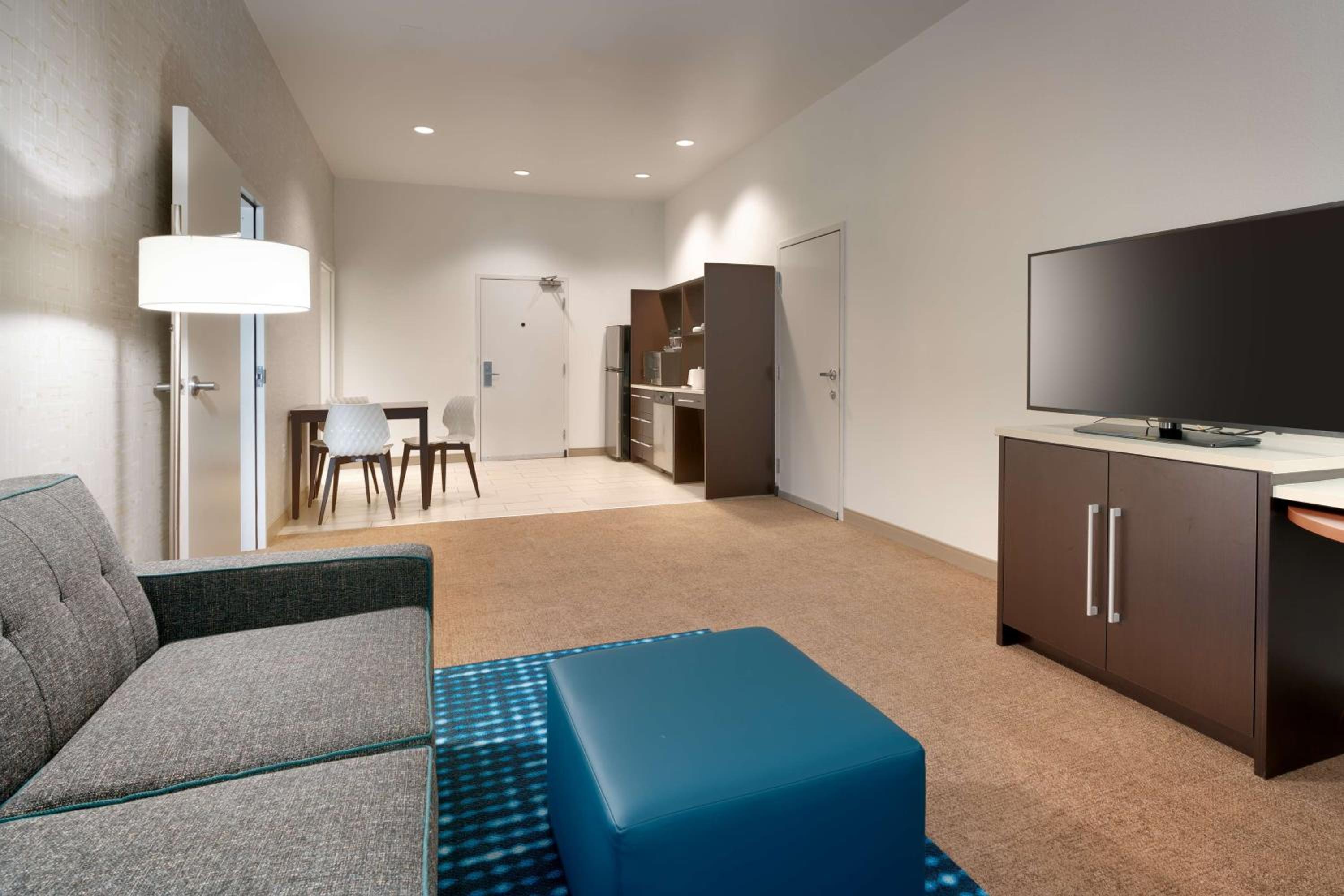 King Suite - Mobility Access/Non-Smoking photo 2