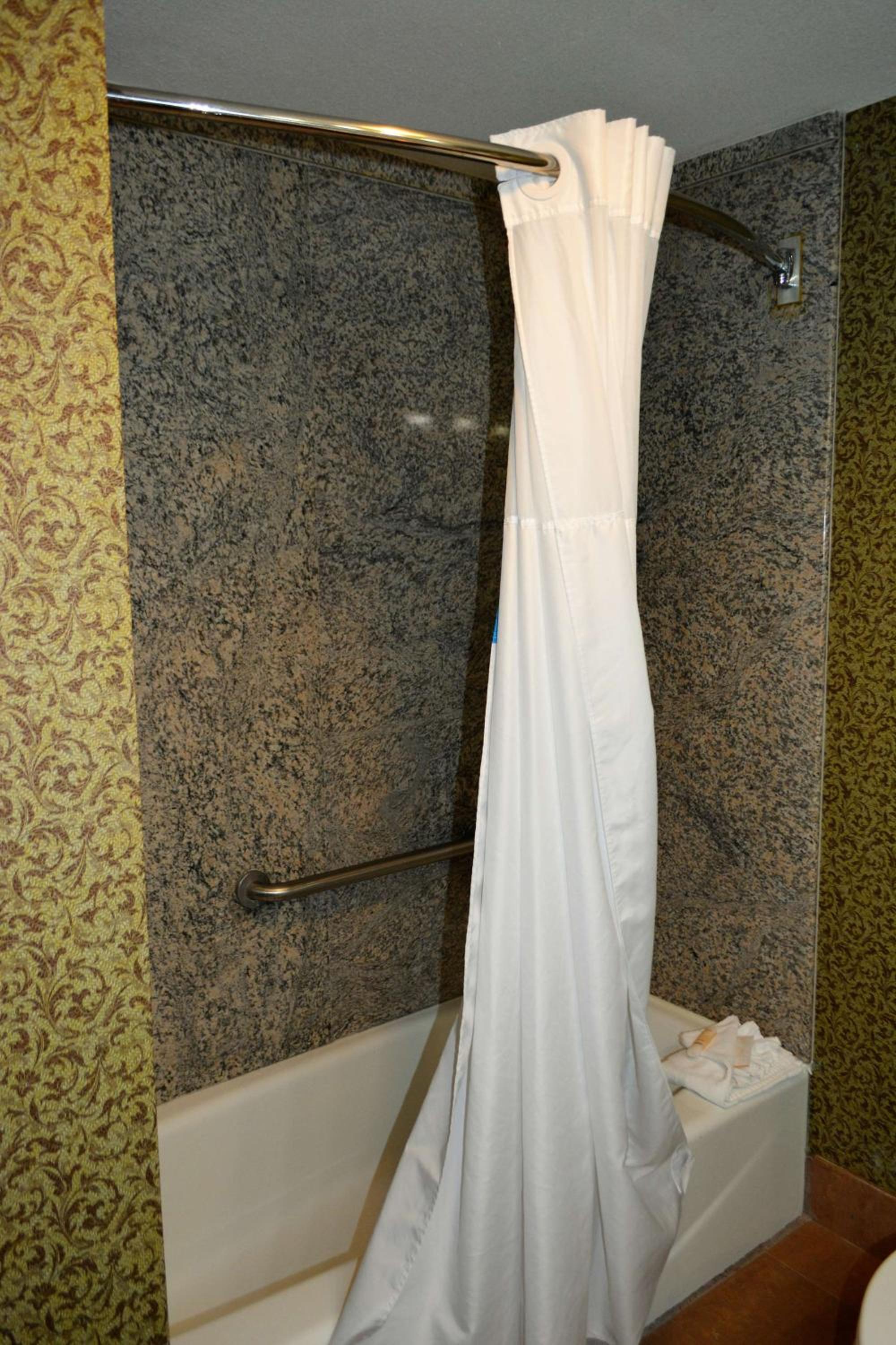 Room with Two Queen Beds - Non-Smoking - Photo 1