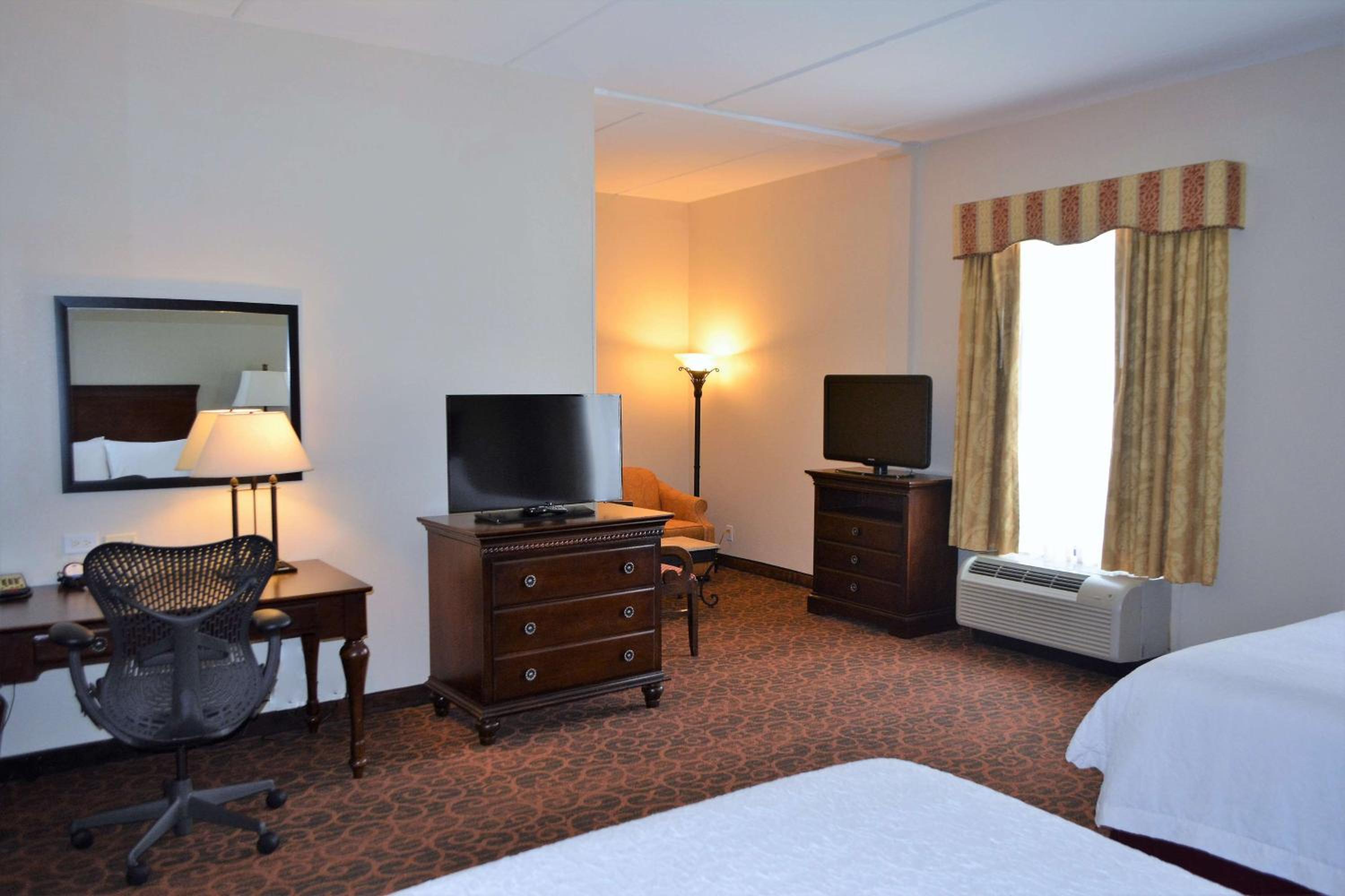 Studio Suite with Two Queen Beds and Sofa Bed - Non-Smoking - Photo 1