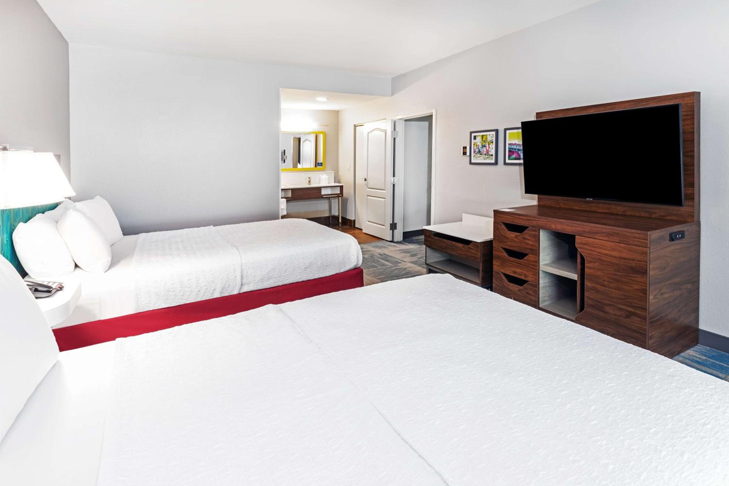 One-Bedroom Queen Suite - Non-Smoking