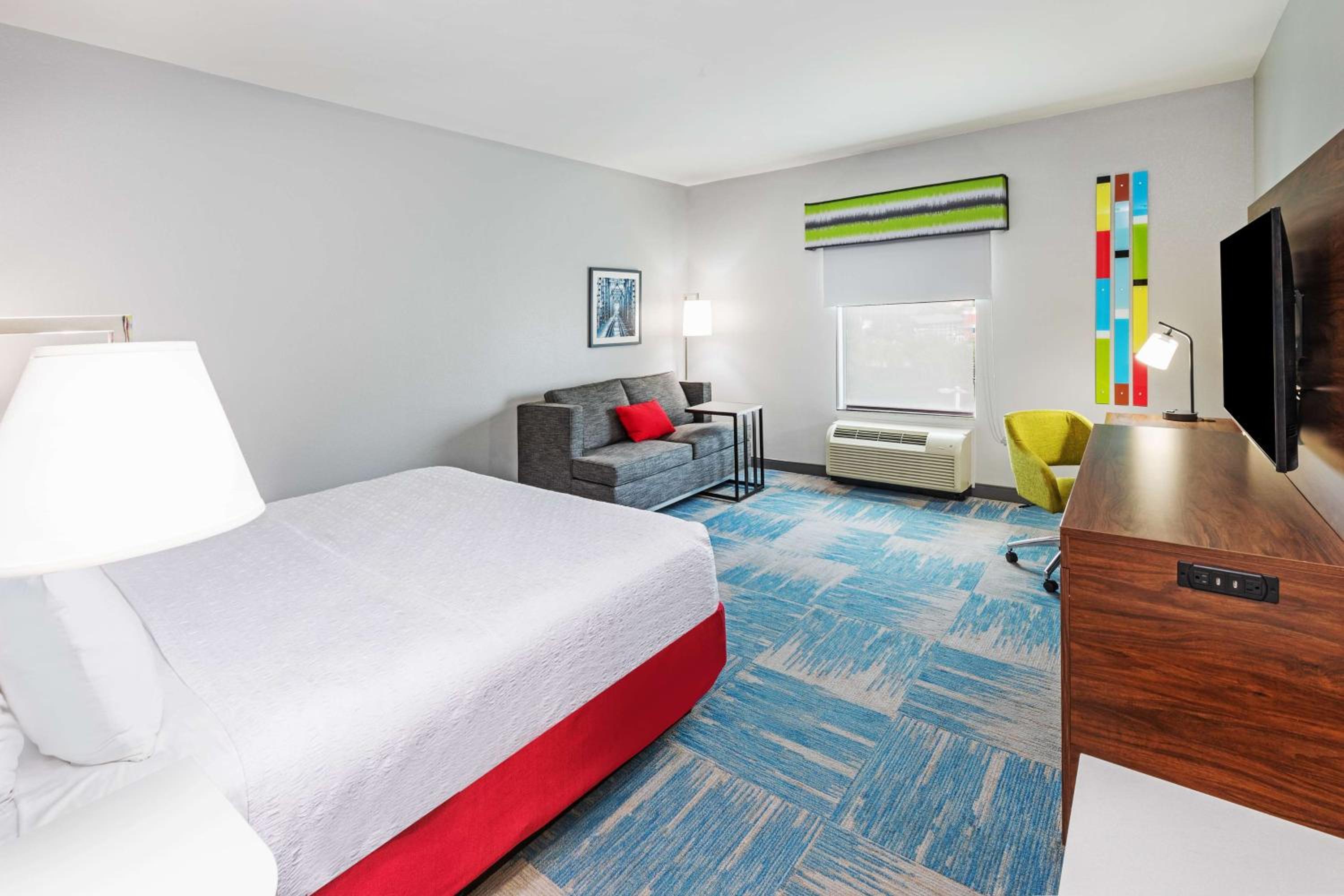 King Room with Sofa Bed - Non-Smoking - Photo 3