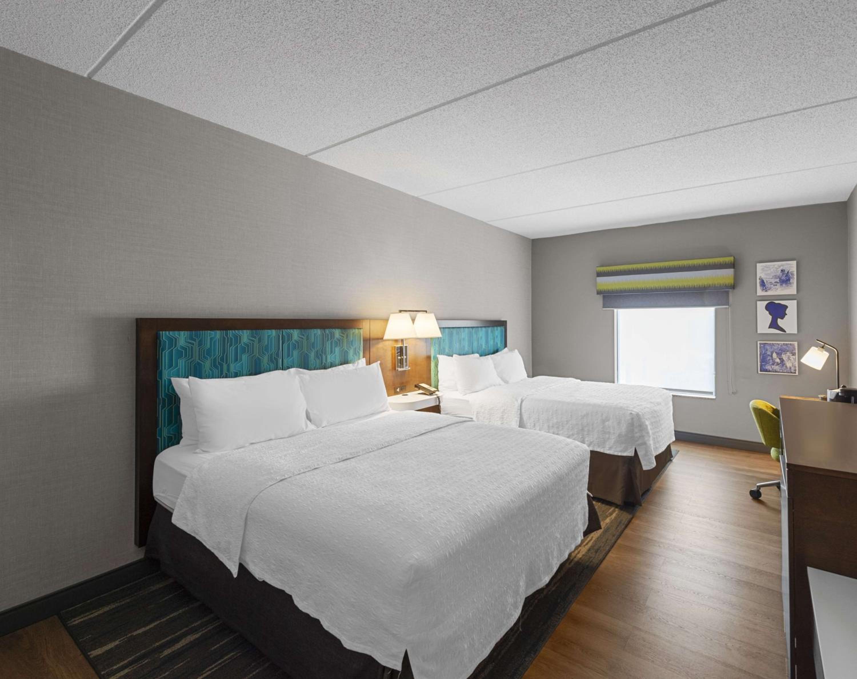 Room with Two Queen Beds - Non-Smoking - Photo 5