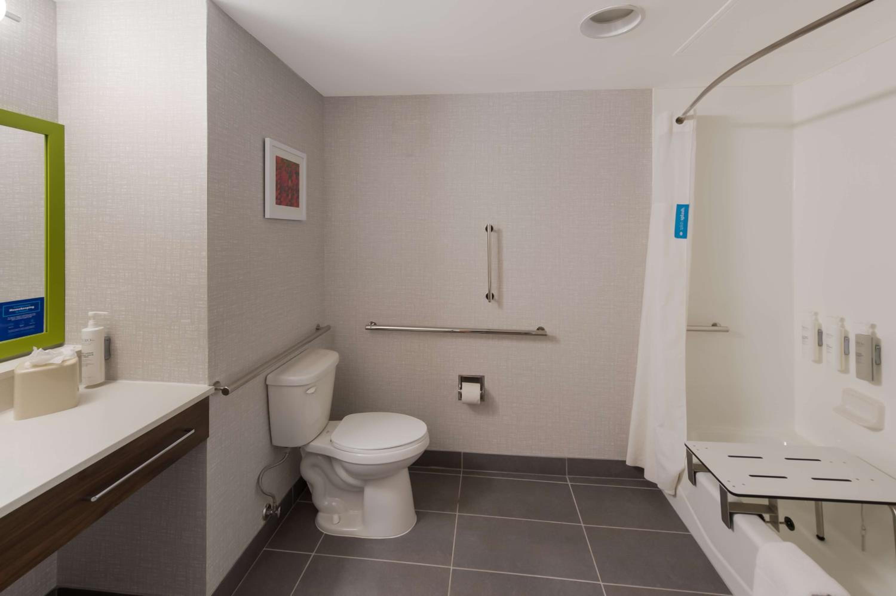 King Room - Mobility Access/Non-Smoking - Photo 4