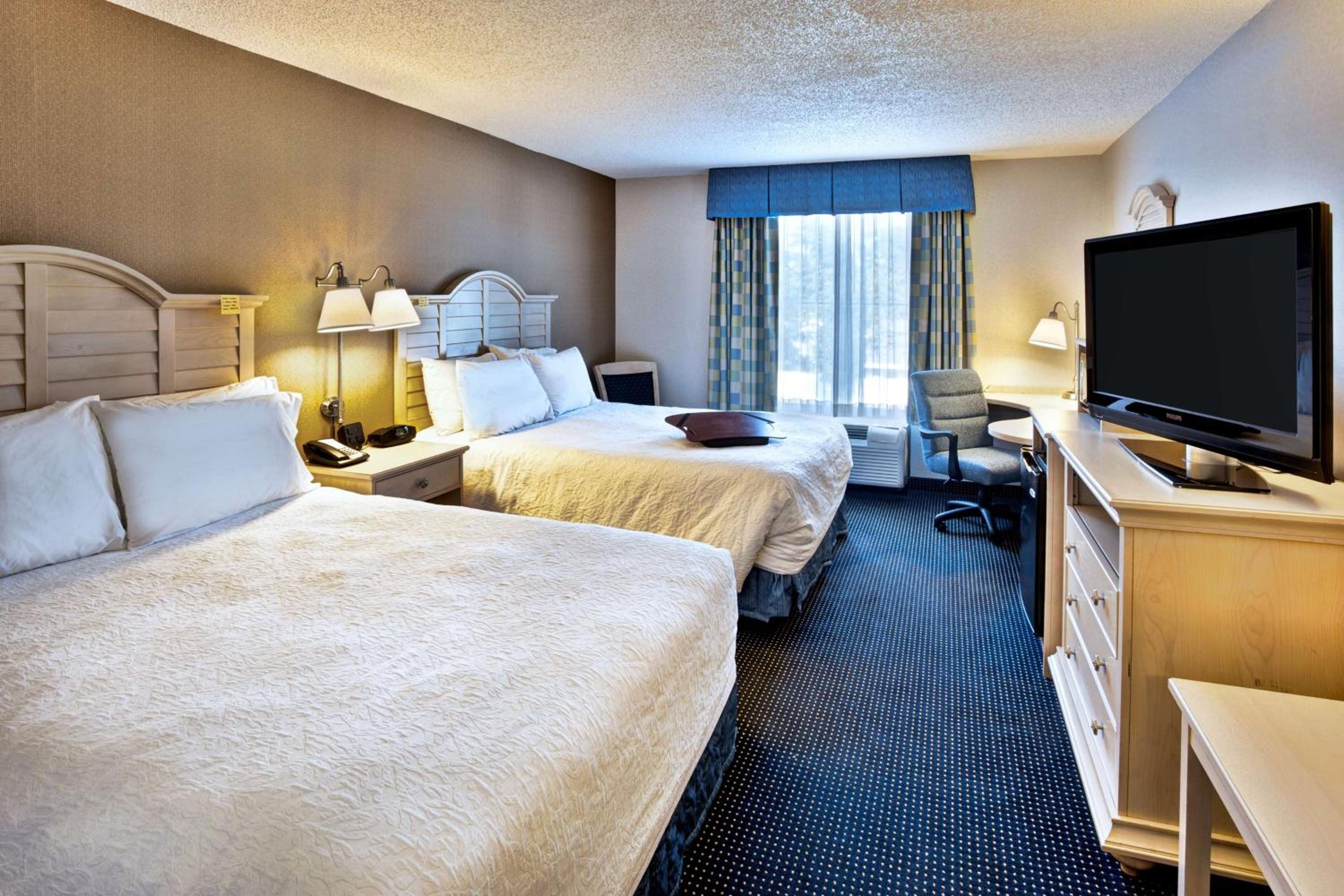 Room with Two Queen Beds - Non-Smoking - Photo 1