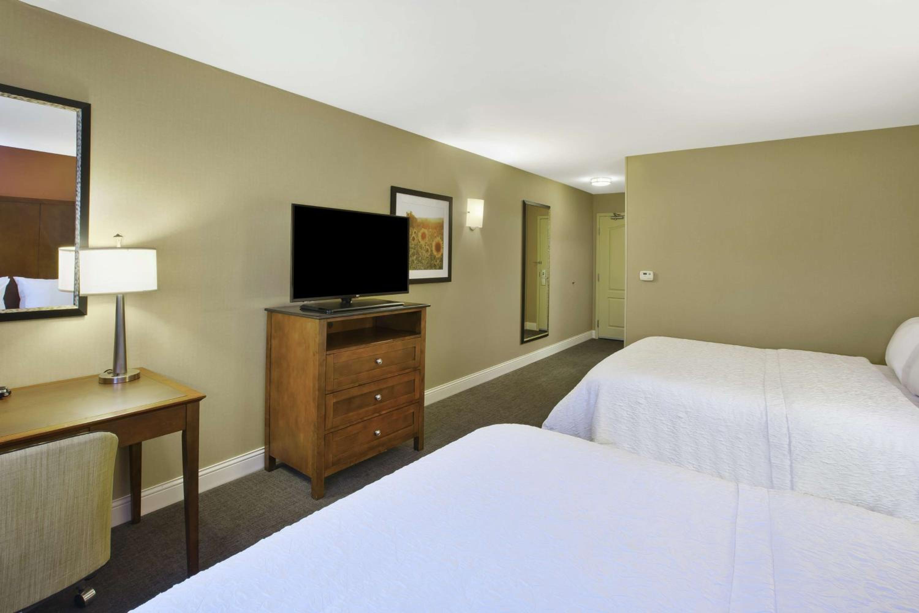 Room with Two Queen Beds - Non-Smoking - Photo 1