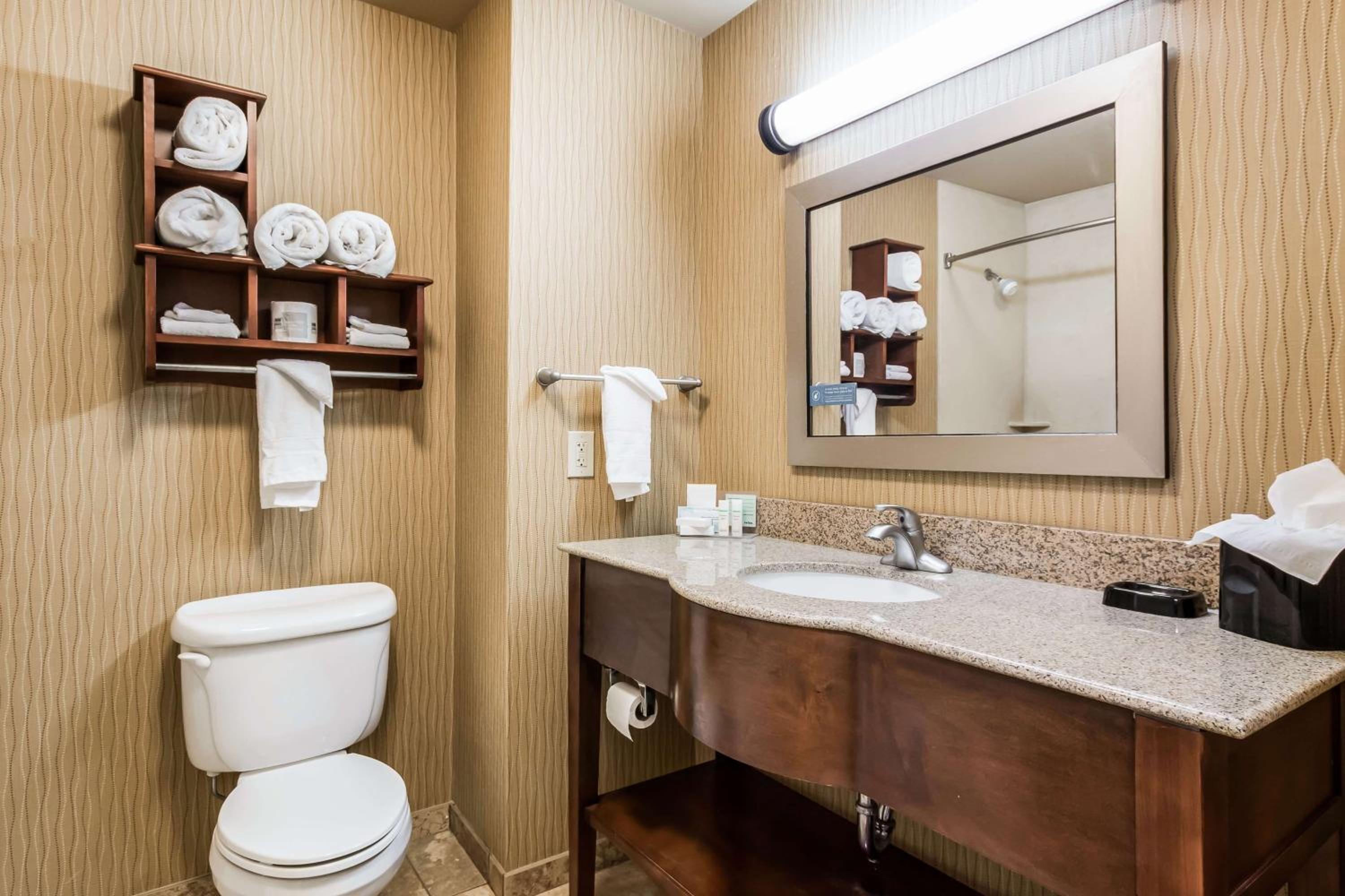 Non-Smoking Double Queen Room - Photo 2