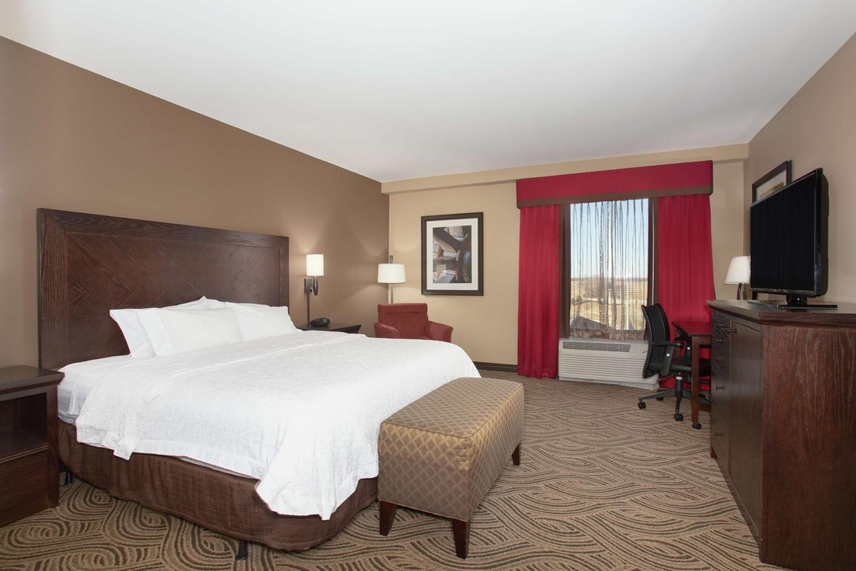 King Room with King Bed - Non-Smoking