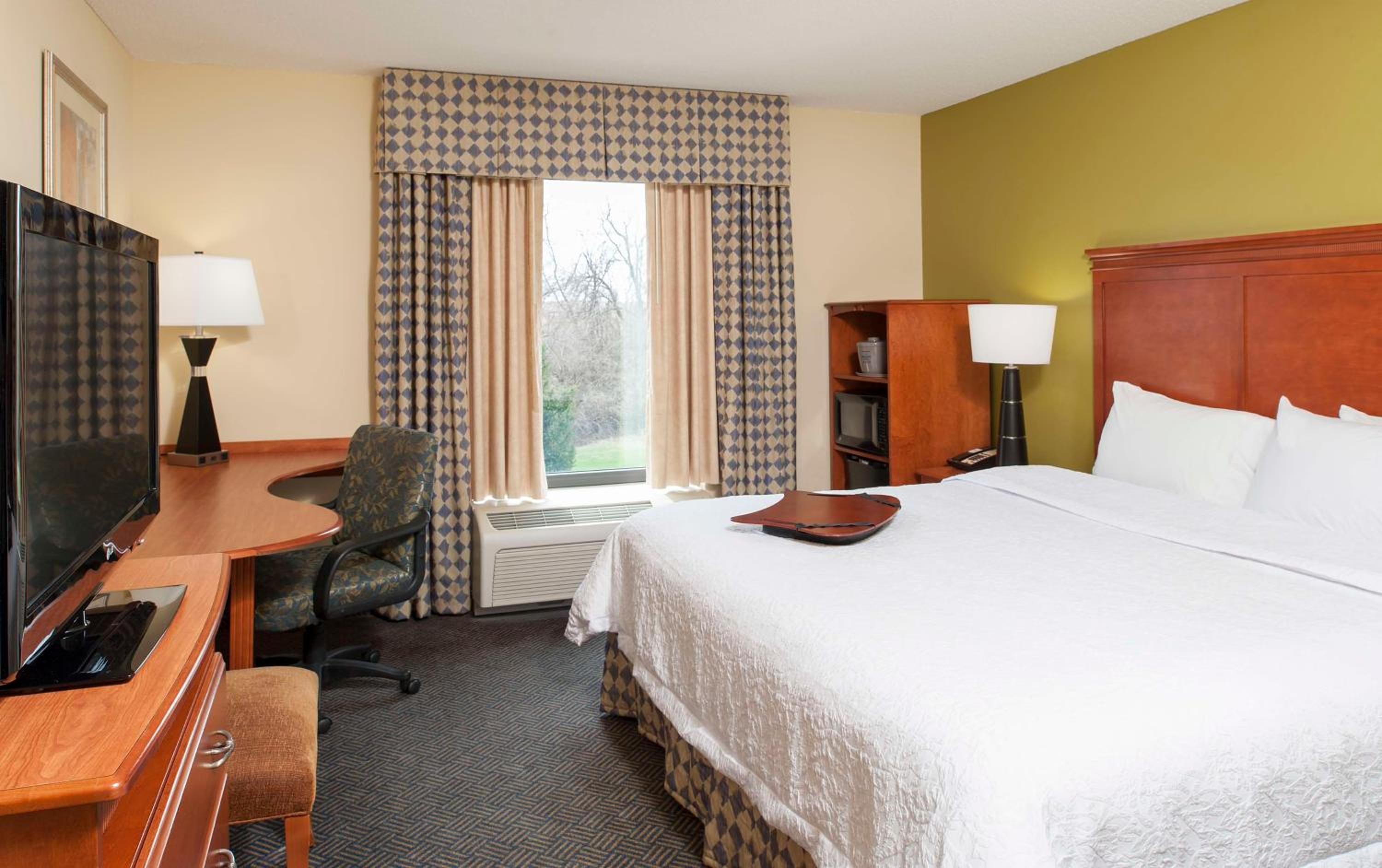 King Room with King Bed - Non-Smoking photo 1
