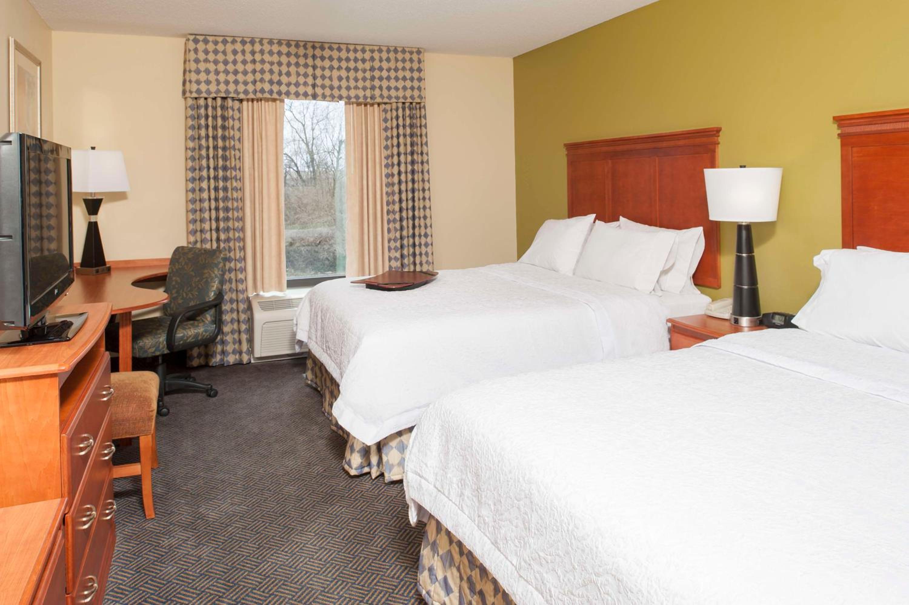 Room with Two Queen Beds - Non-Smoking - Photo 1