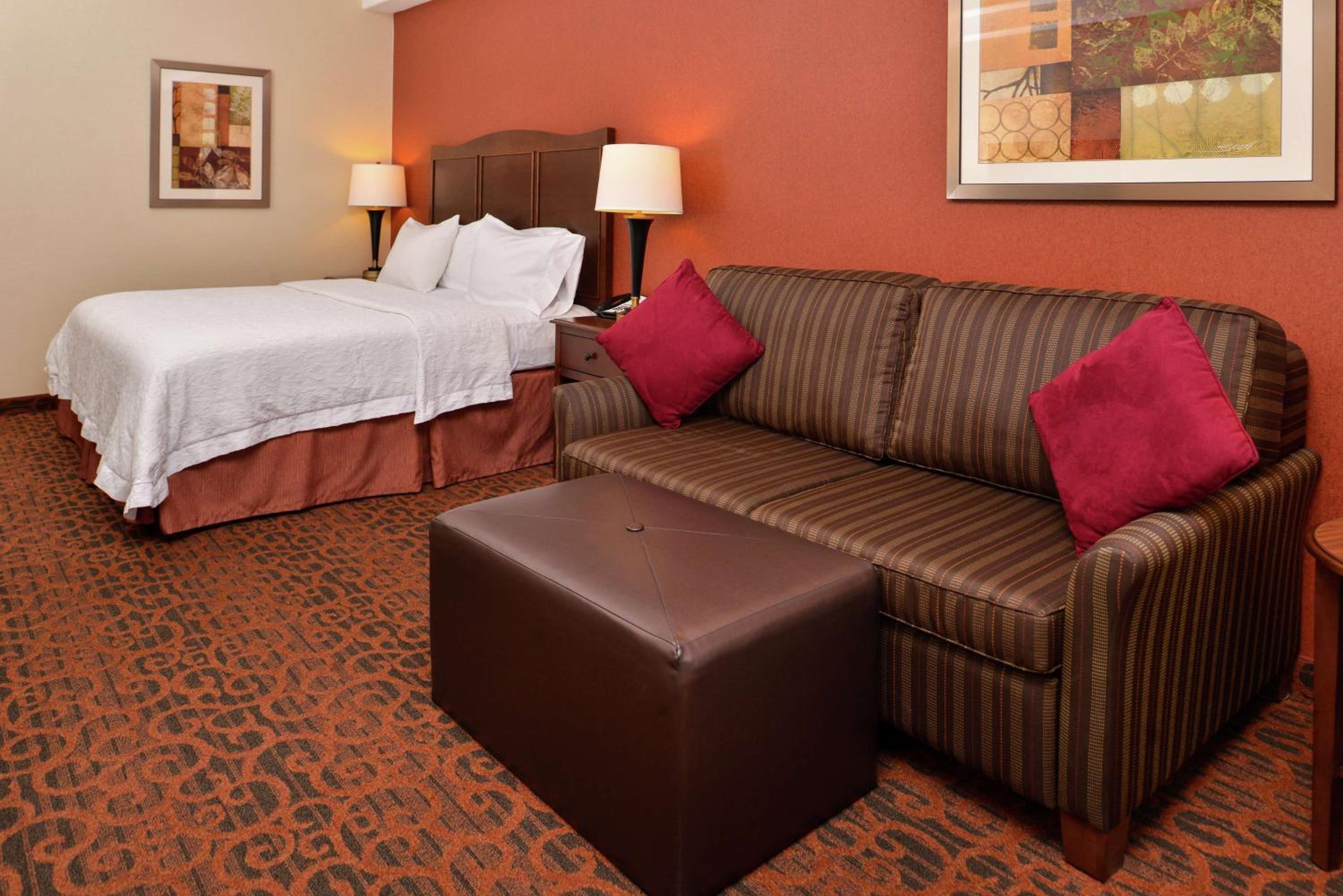 King Room with Sofa Bed - Non-Smoking - Photo 2