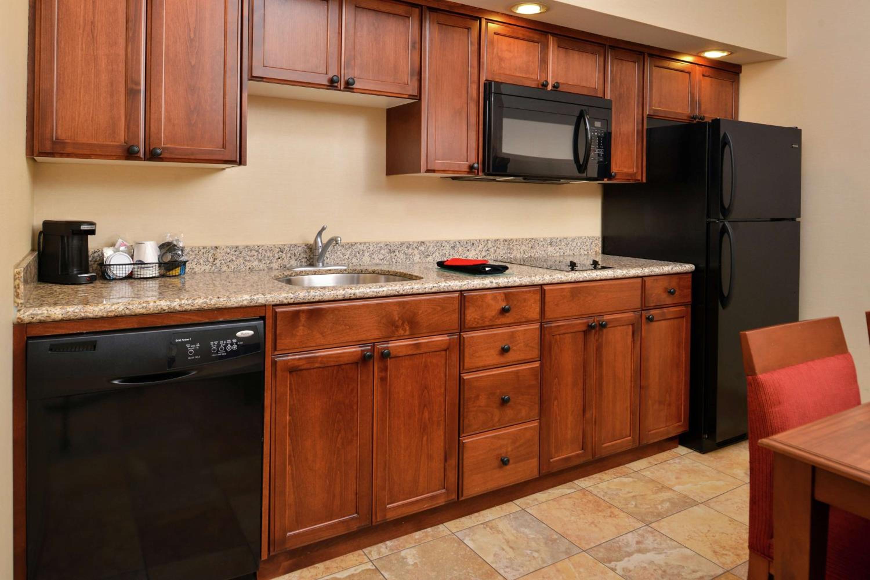 King Suite with Kitchenette - Non-Smoking - Photo 2