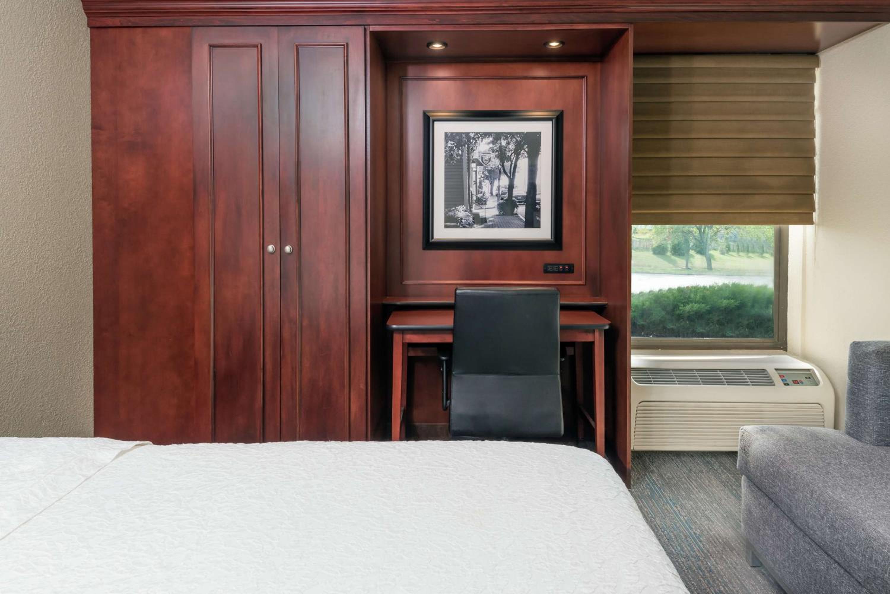 Double Room with Two Double Beds - Non-Smoking - Photo 2