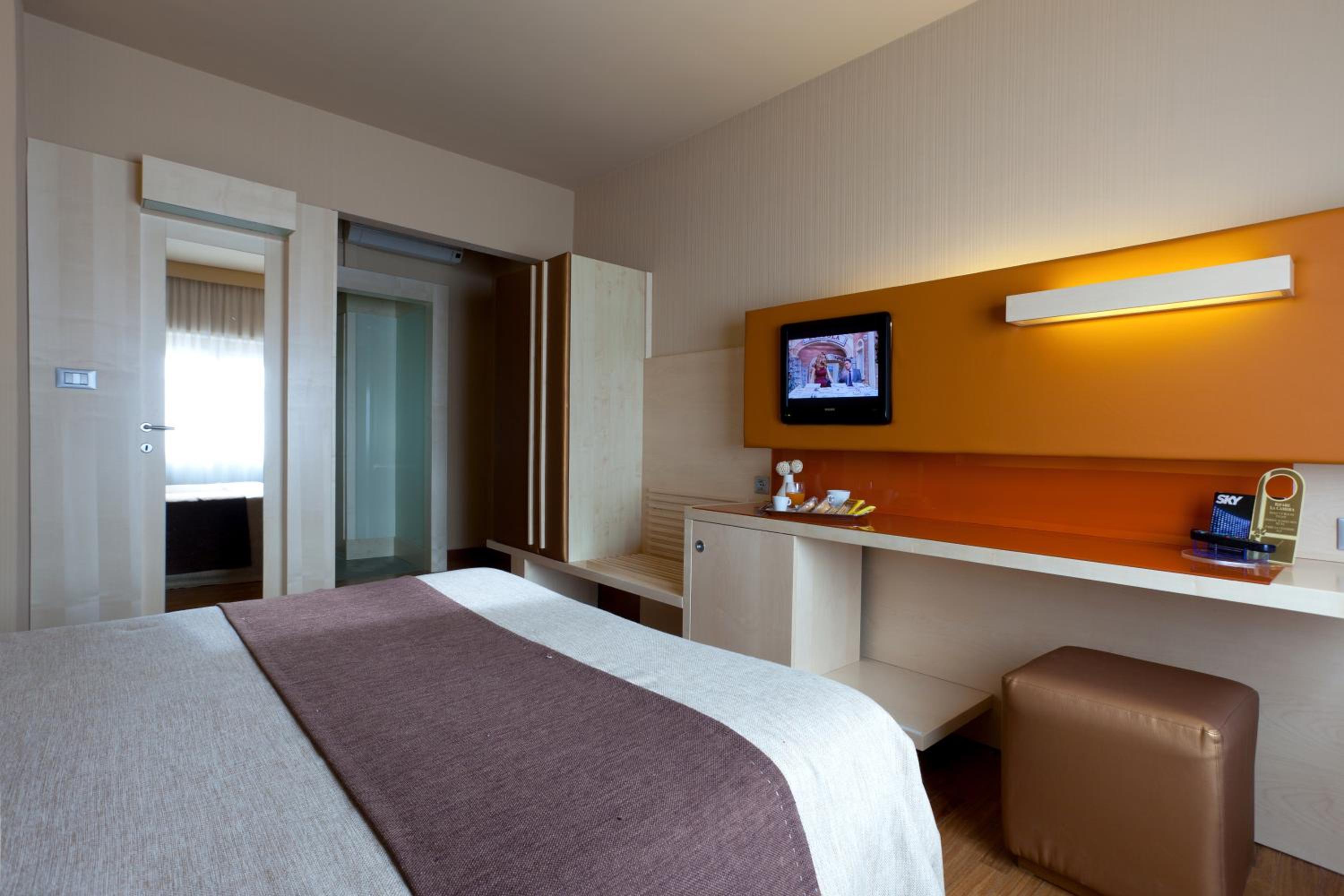 Double or Twin Room - Photo 3