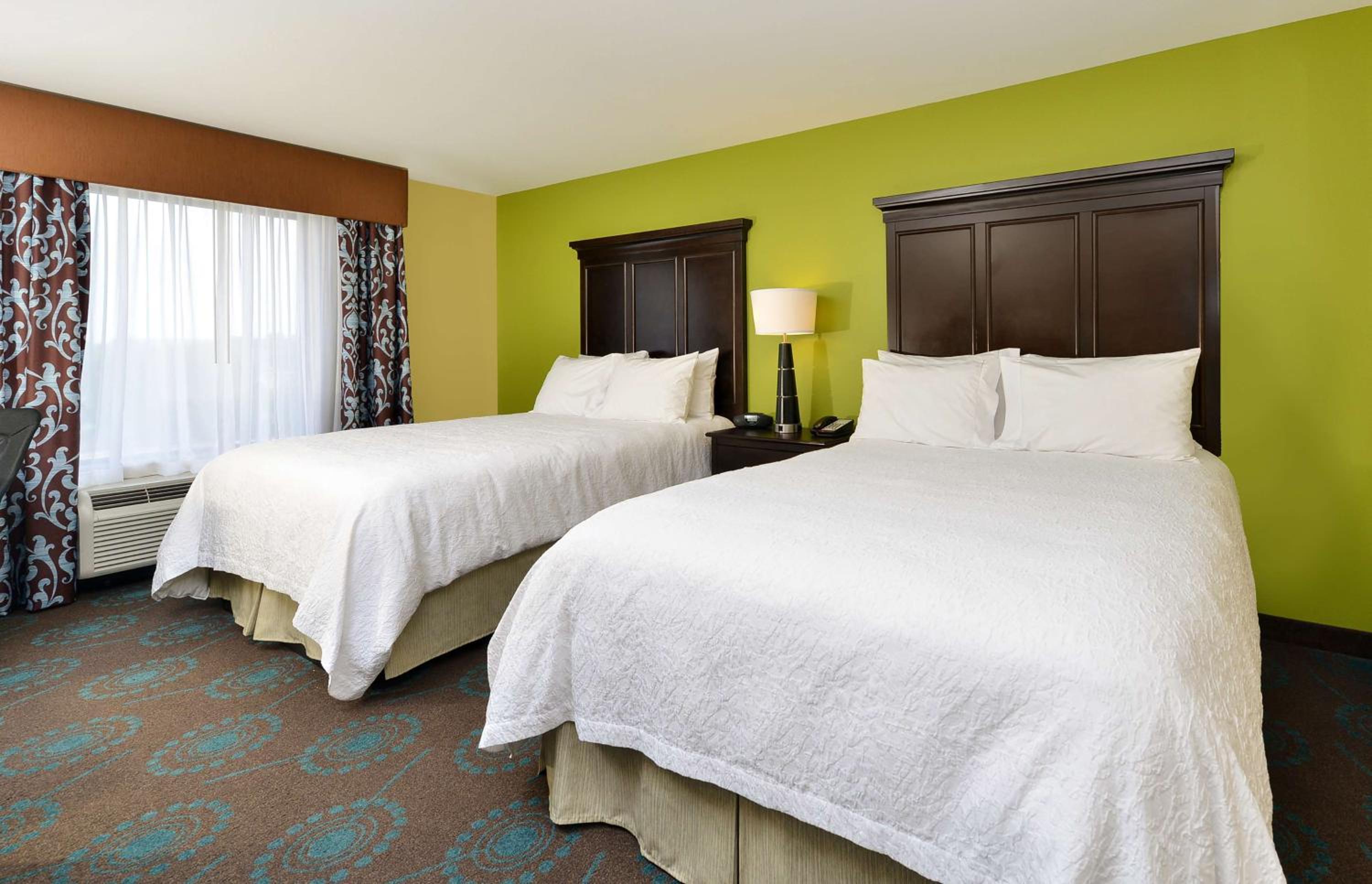 Queen Room with Two Queen Beds - Hearing Access/Non-Smoking photo 1