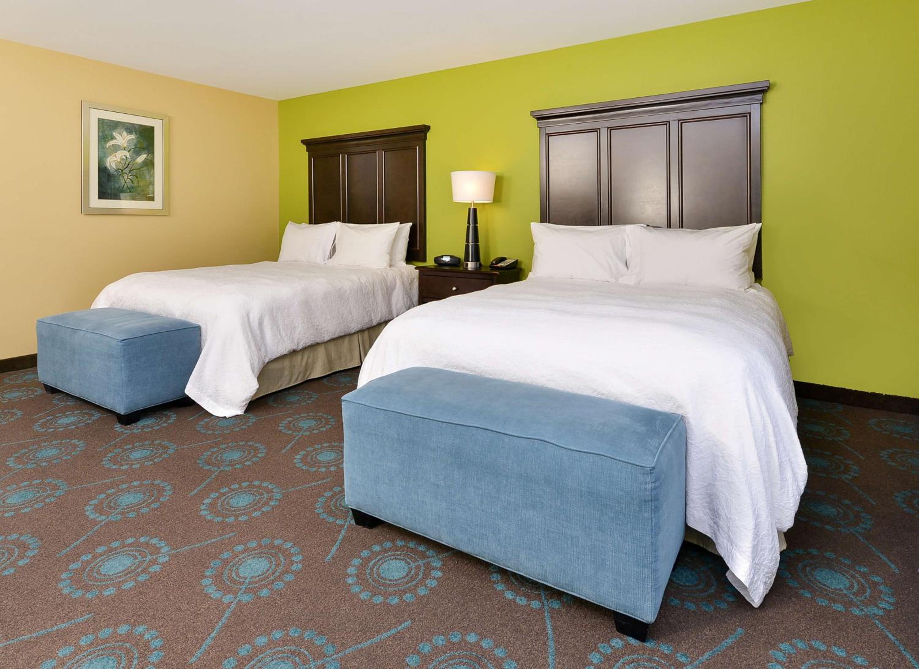 Queen Room with Two Queen Beds - Mobility Access/Non-Smoking photo 2