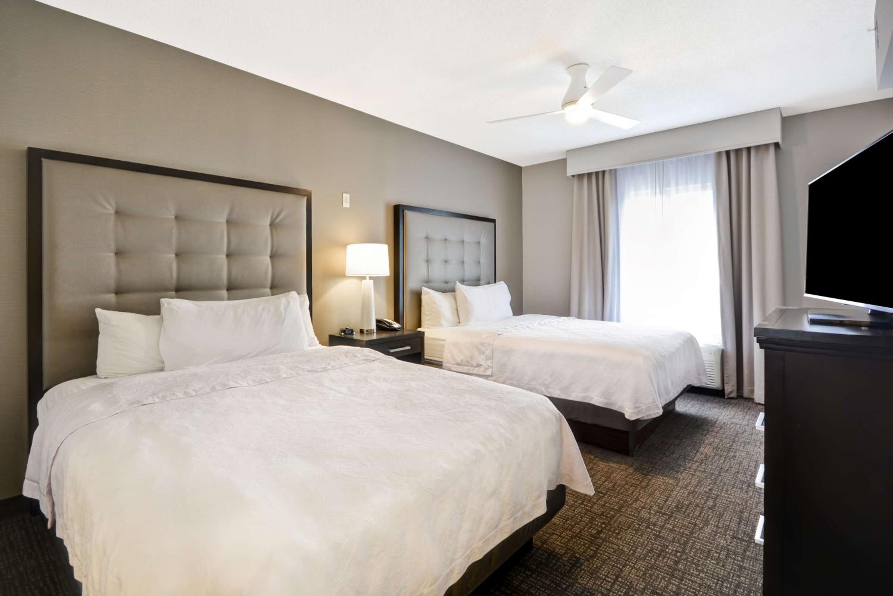 One-Bedroom Queen Suite with Two Queen Beds - Non-Smoking